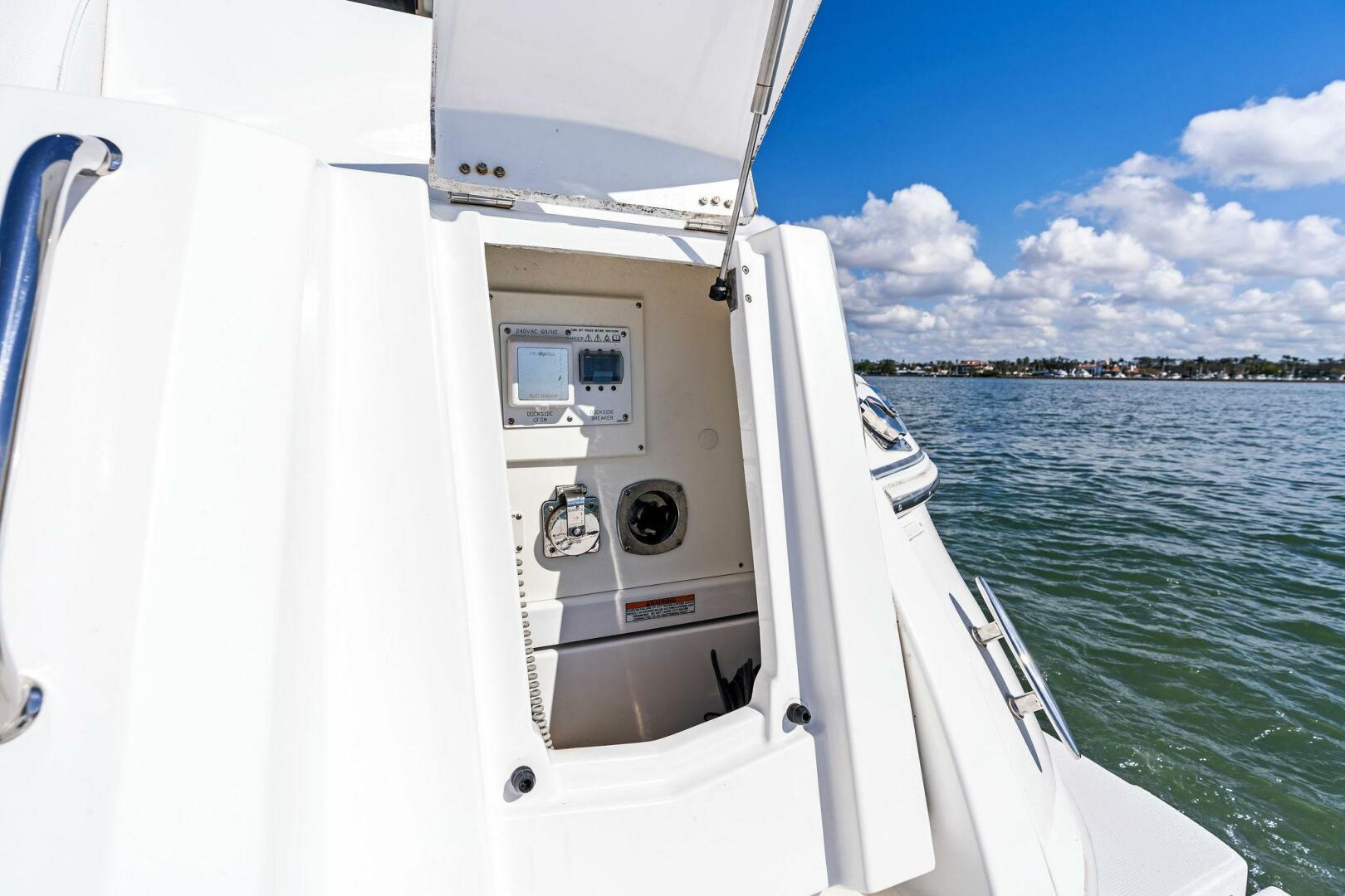 2019 Cruisers Yachts 45 Cantius - Image 25