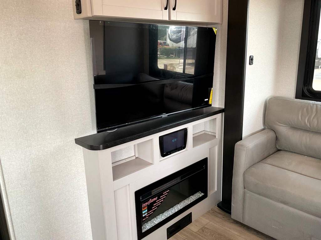 2026 JAYCO SEISMIC 395 - Image 20