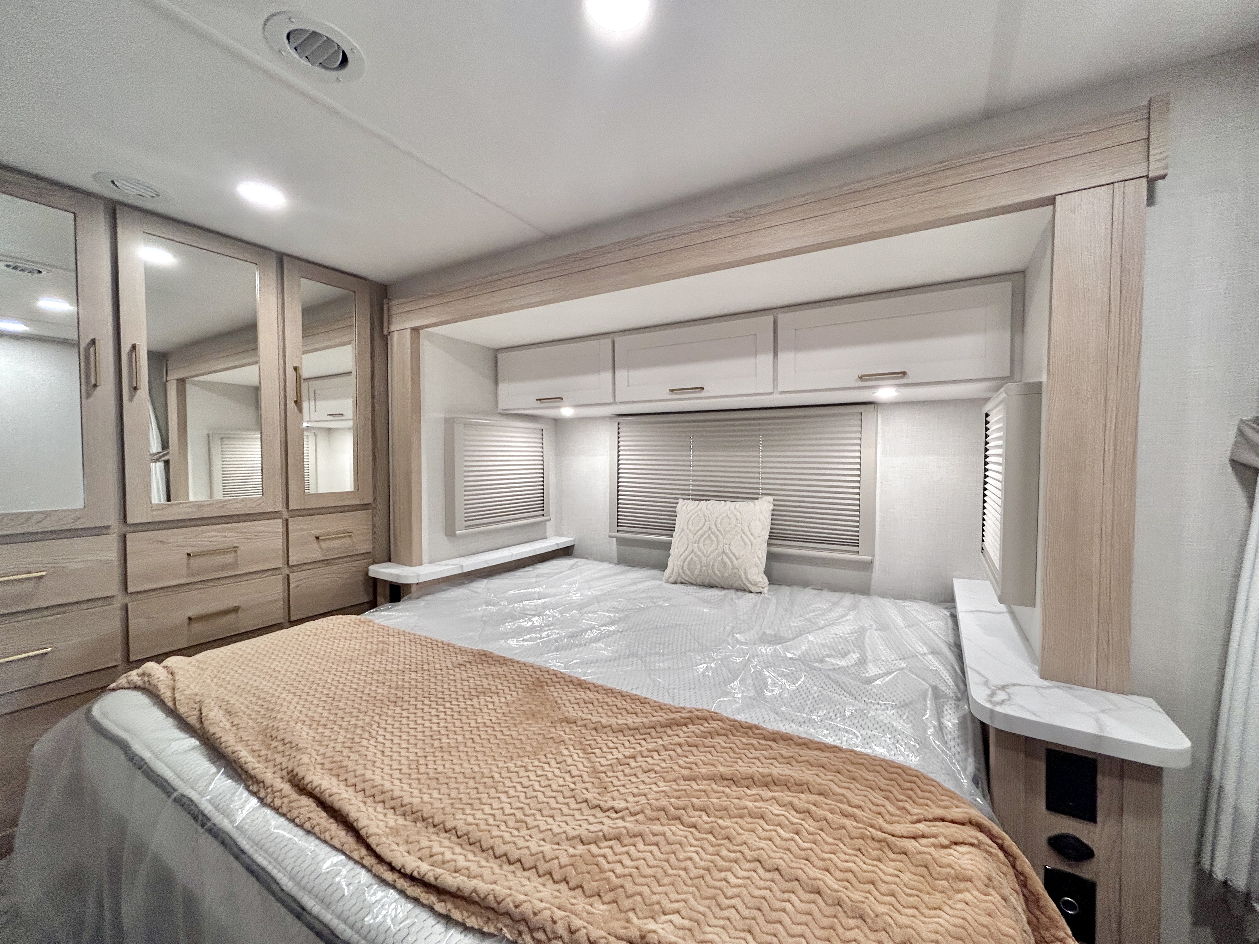 2027 Thor Motor Coach QUANTUM KW29 - Image 19