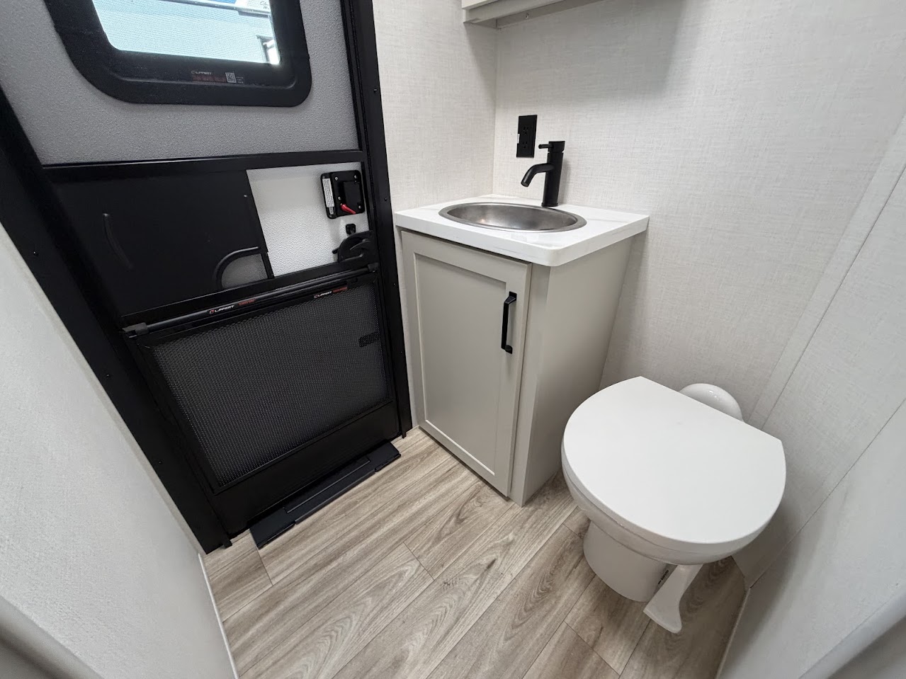 2027 VENTURE RV SPORTTREK 343VBH - Image 31