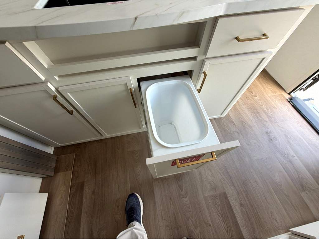 2027 GRAND DESIGN TRANSCEND 295QBT - Image 26