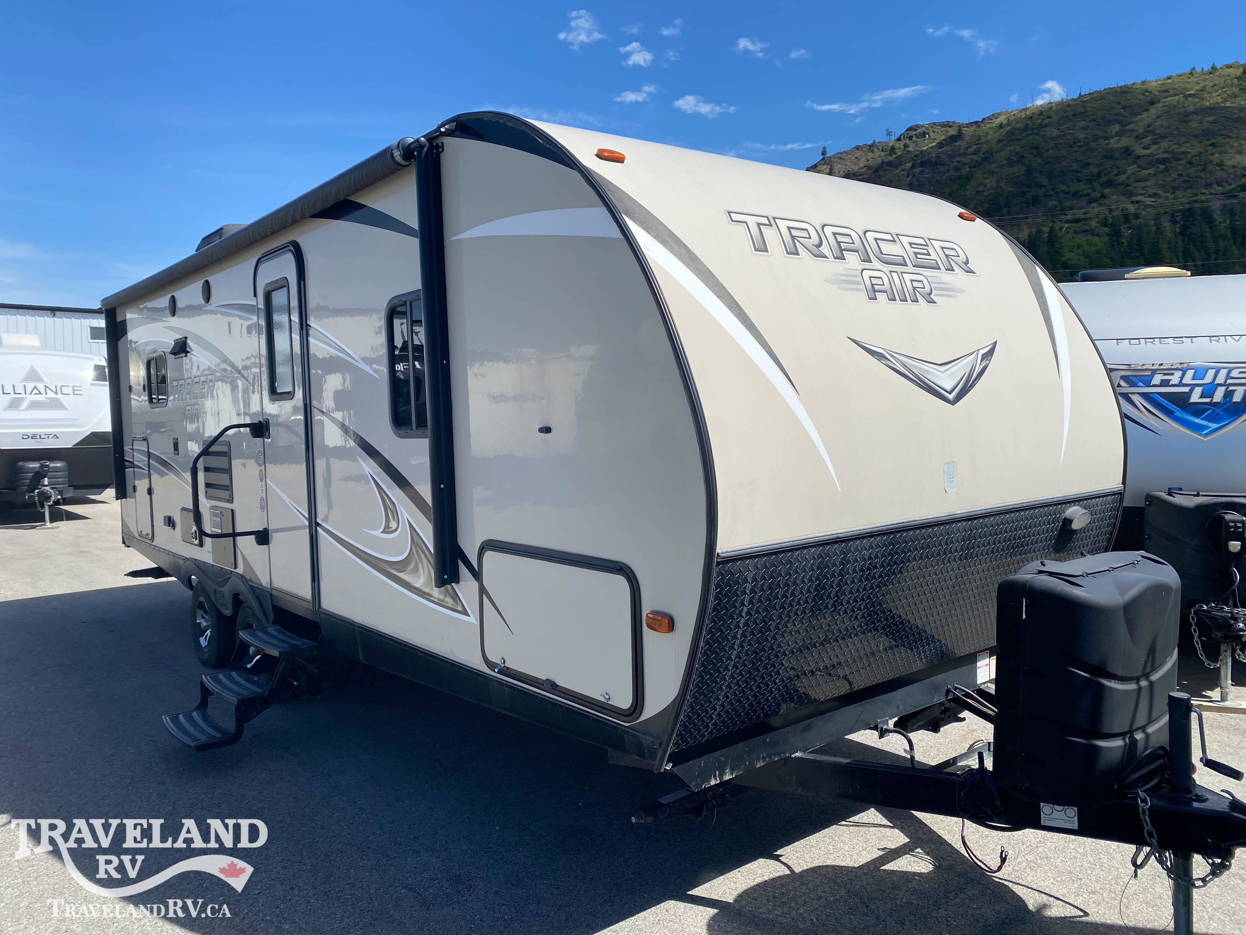 2017 Prime Time Tracer 248AIR - Image 1