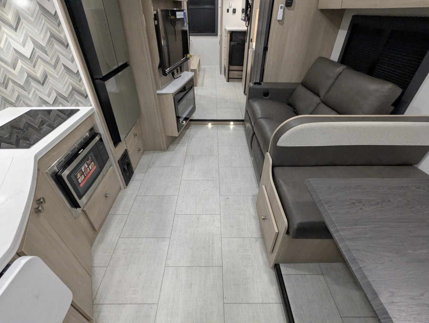 2026 Coachmen Entourage 340BH - Image 16
