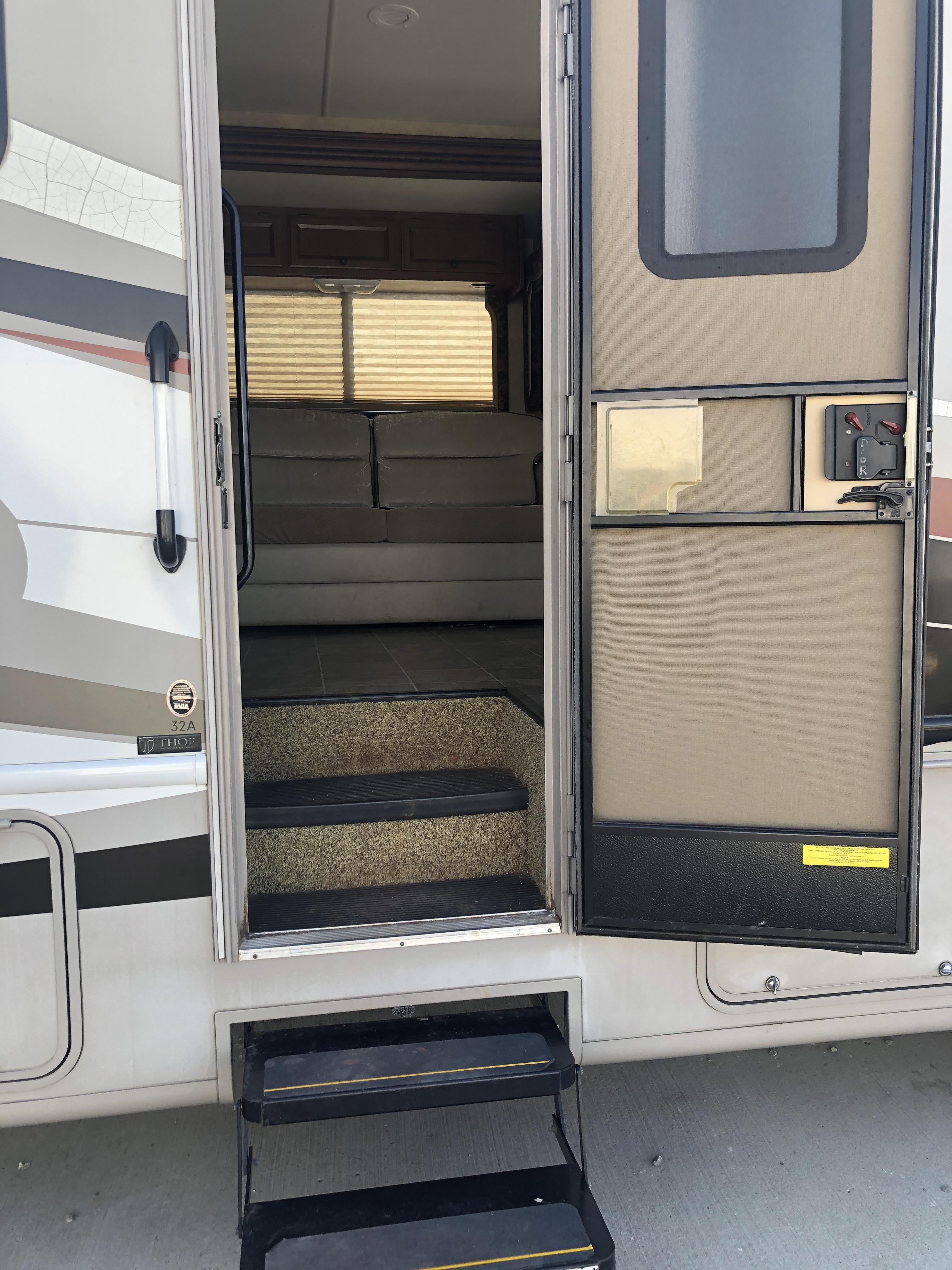 2013 Thor Motor Coach Windsport 32A - Image 27