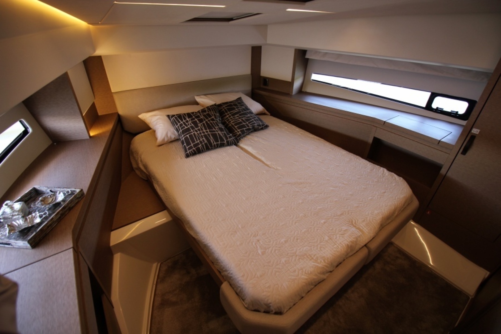 2018 Prestige 460 - Image 23