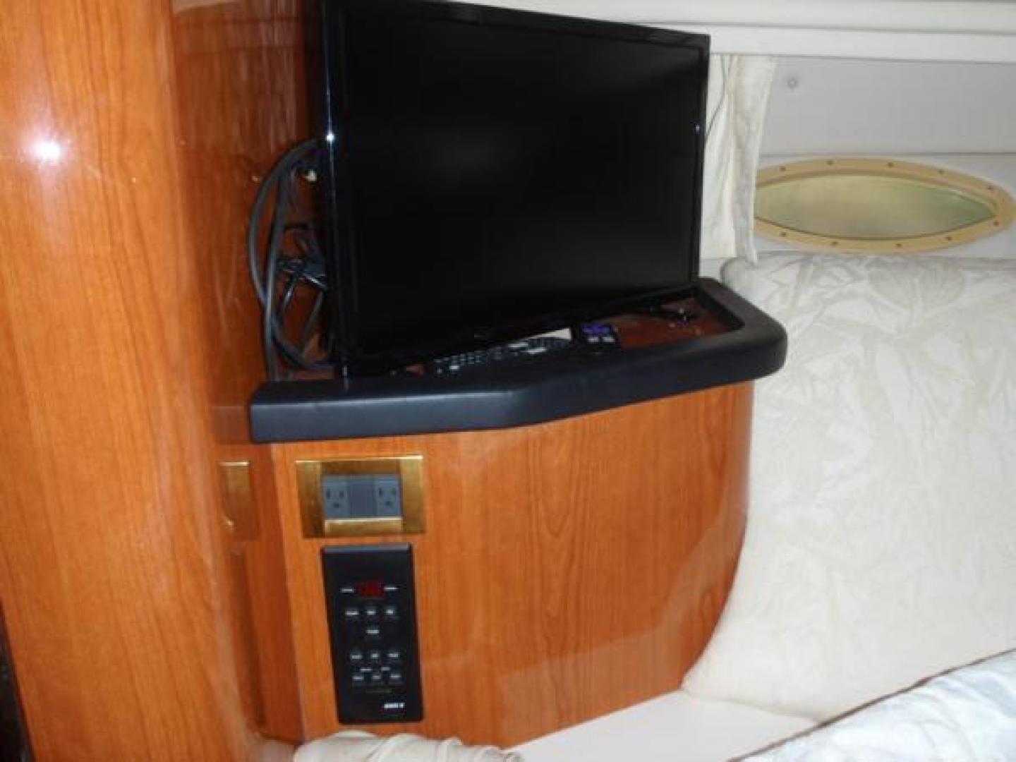 1999 Sea Ray Express Cruiser - Image 14