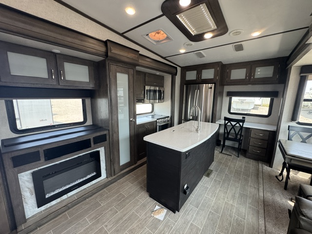 2020 Keystone Montana High Country 321MK - Image 12