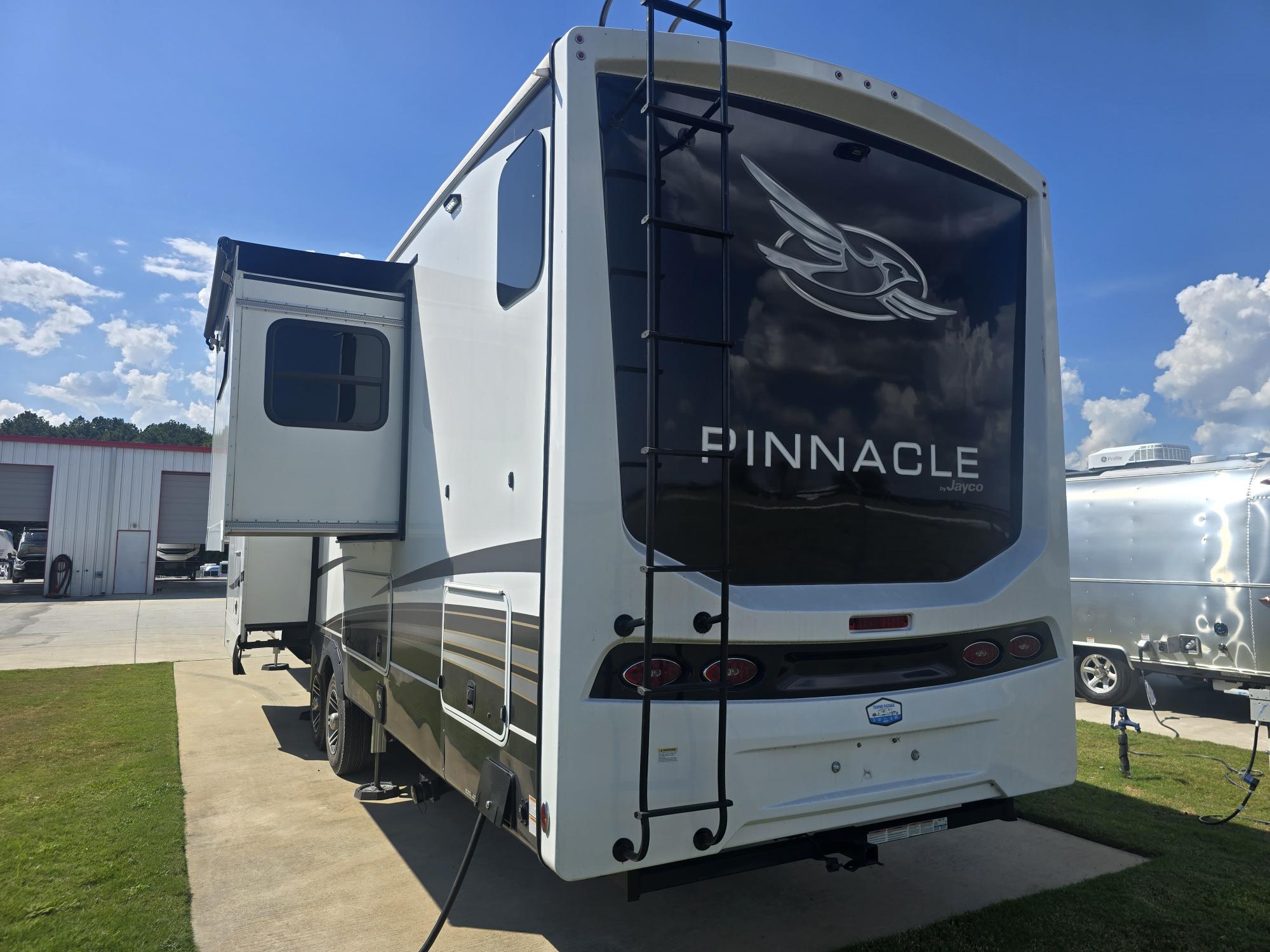 2025 JAYCO PINNACLE 38FLGS - Image 23