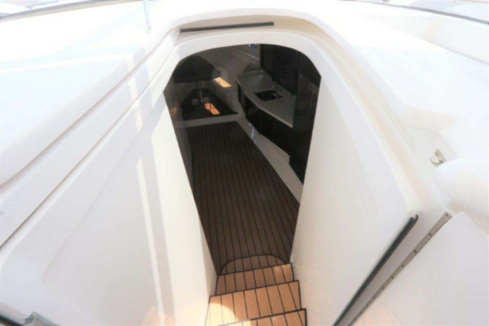 2019 Intrepid 475 Sport Yacht - Image 33