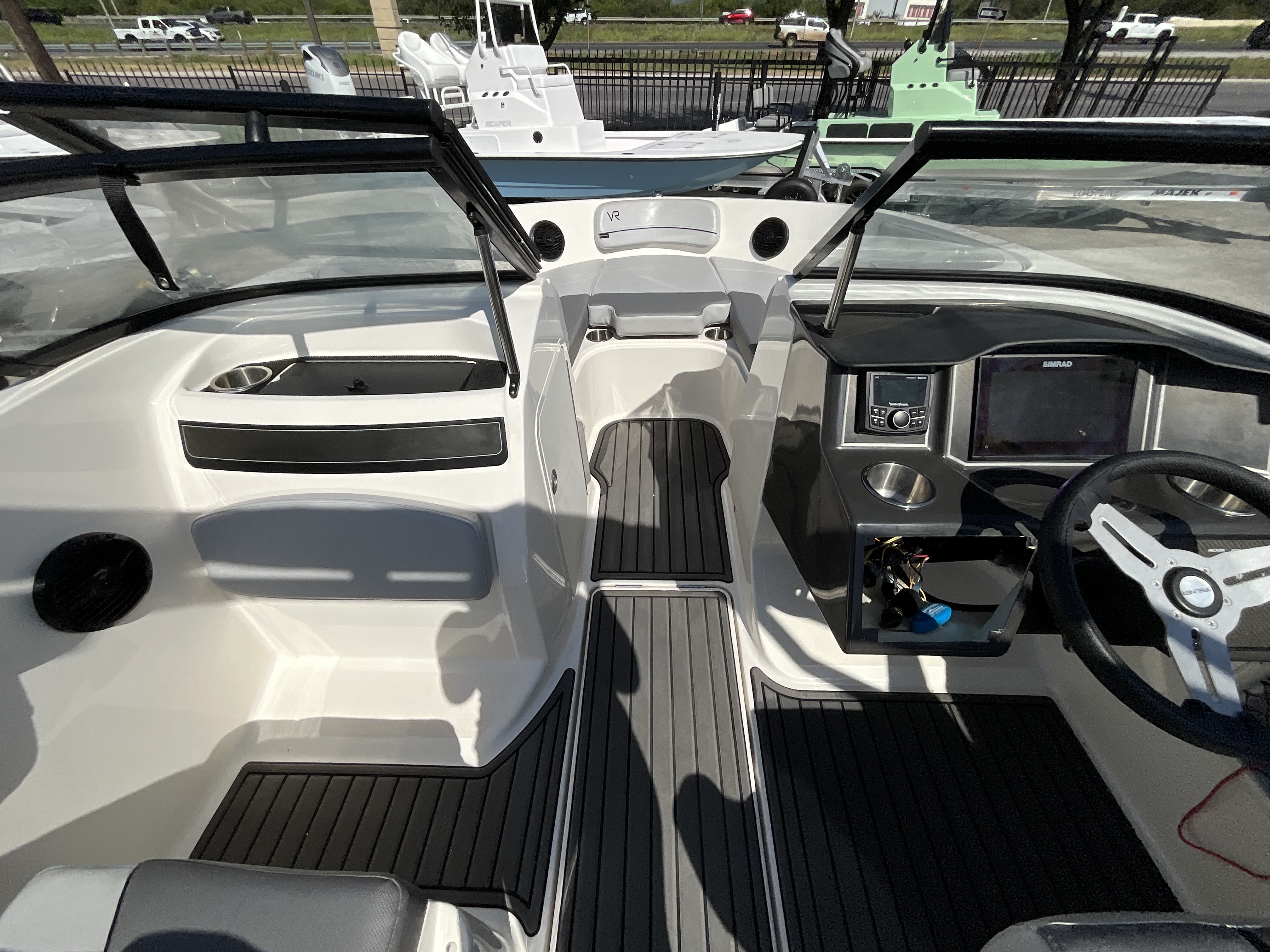 2022 Bayliner VR5 Base - Image 17