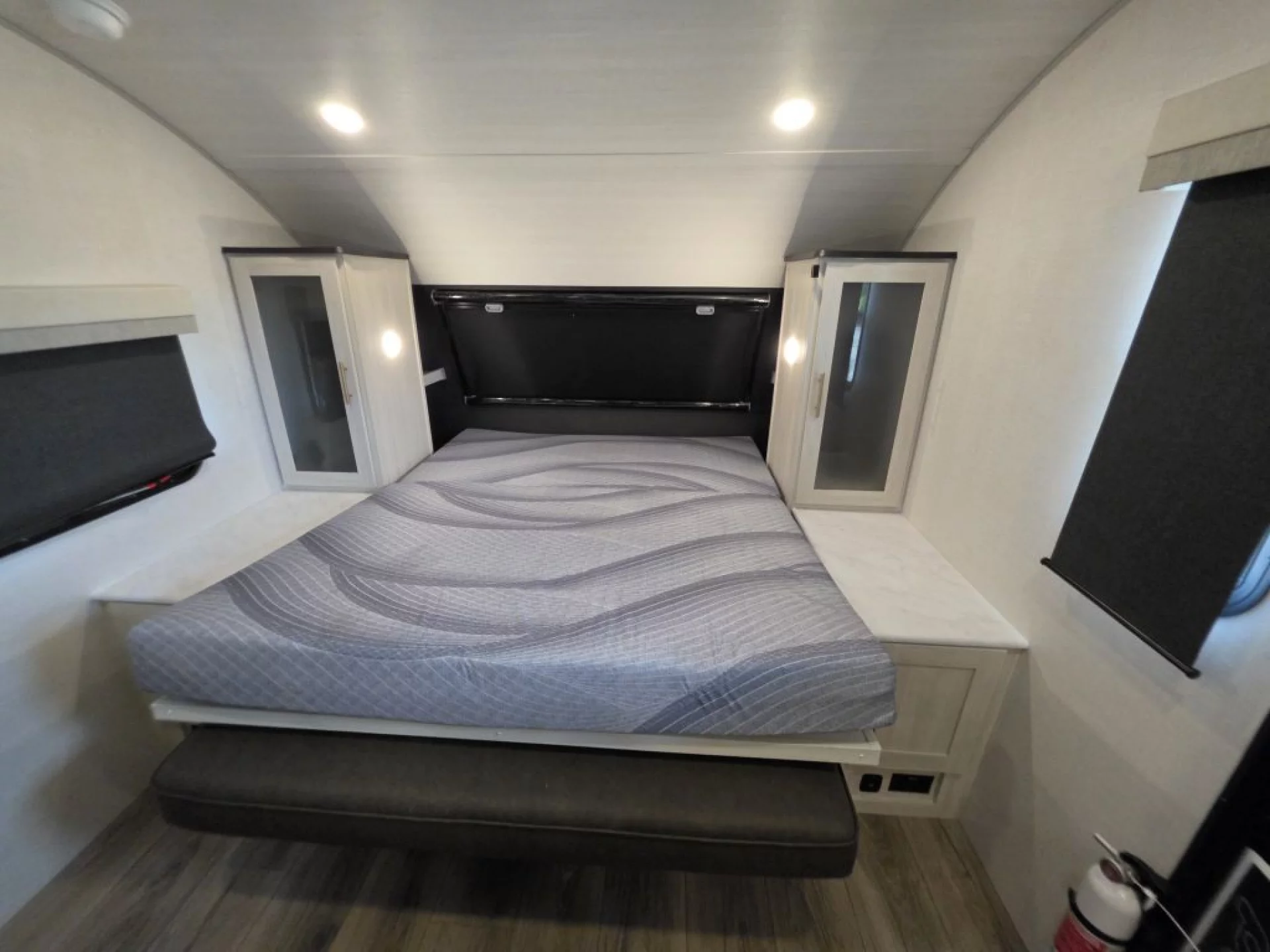 2027 FOREST RIVER R-POD RP197 - Image 11