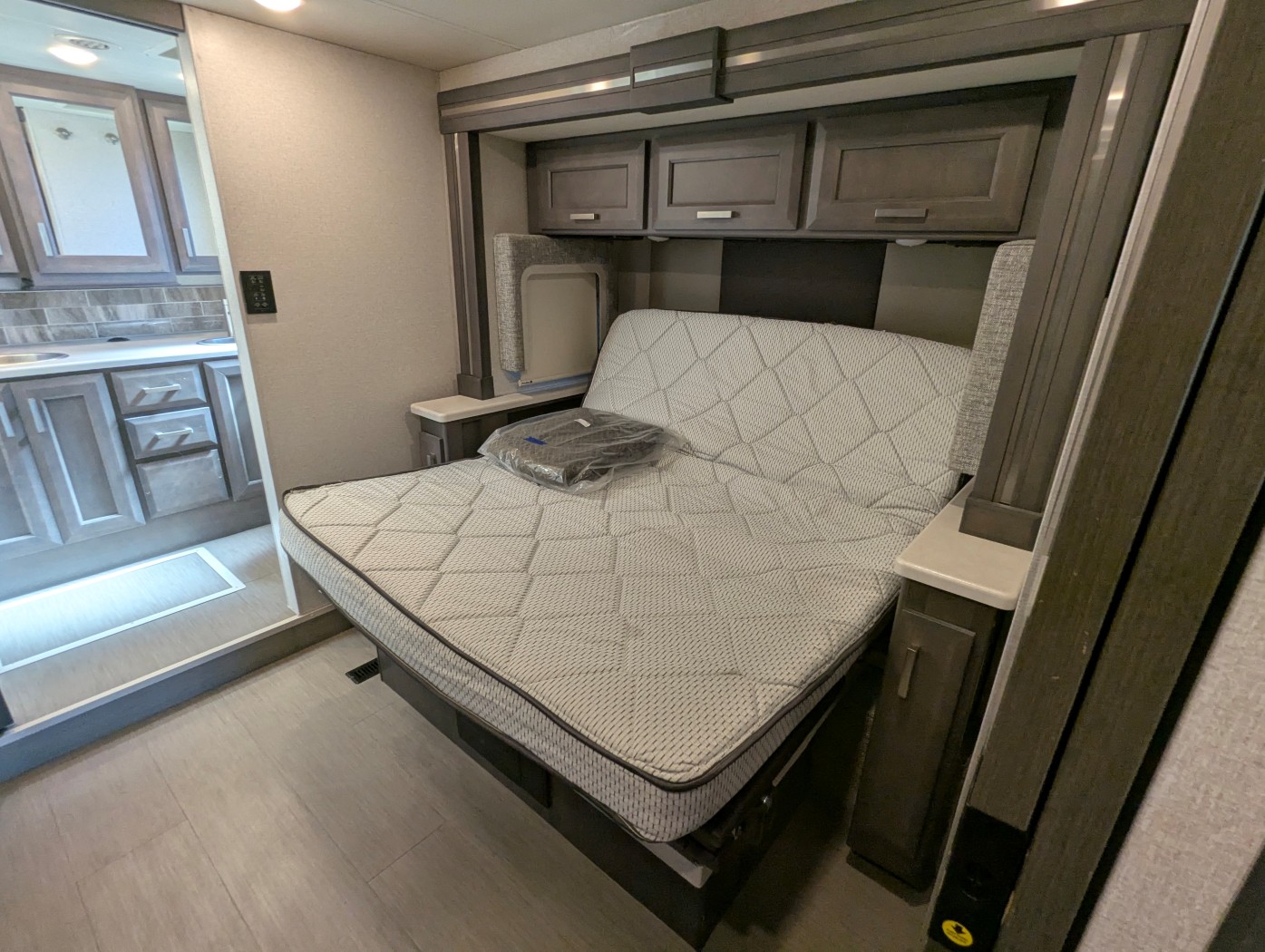 2023 Thor Motor Coach Palazzo 37.5 - Image 32