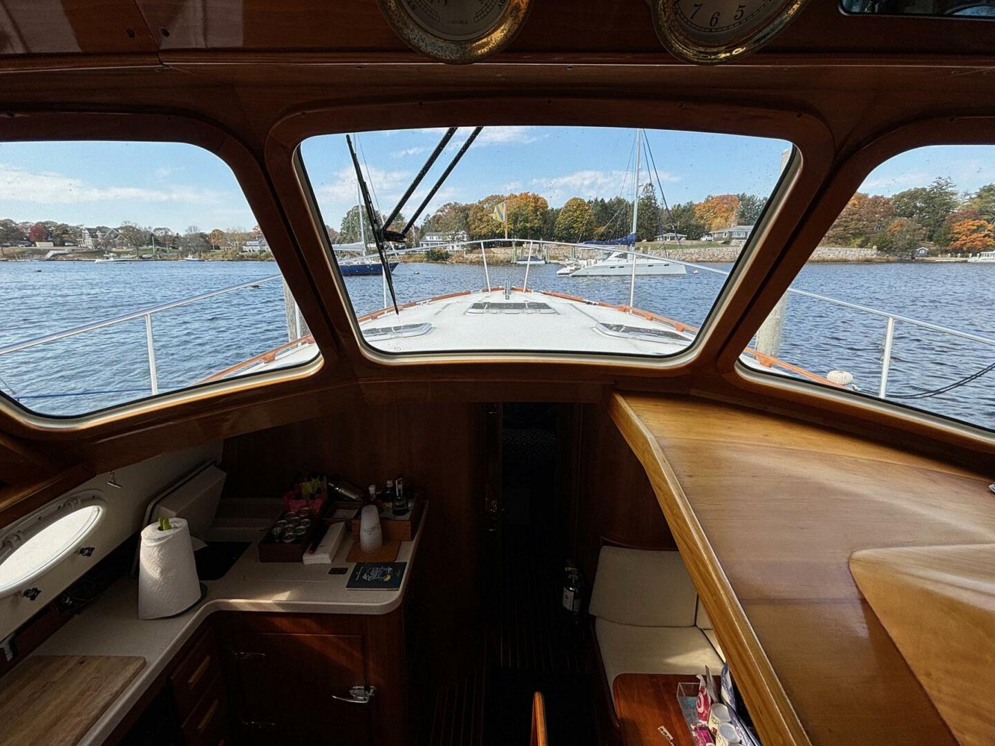 2005 Hinckley Talaria 44 Motor Yacht - Image 13
