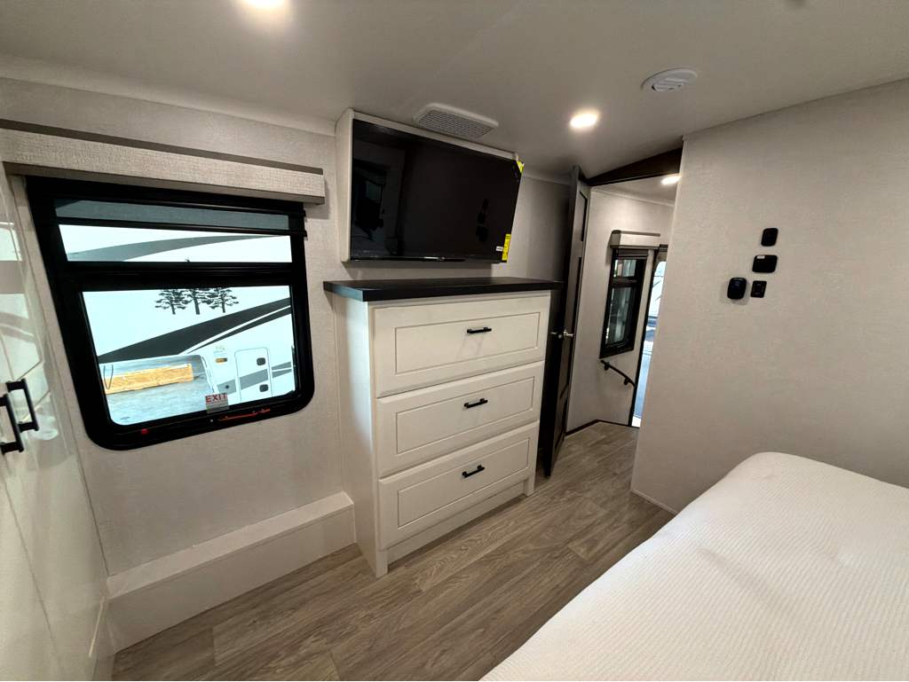 2027 JAYCO PINNACLE 32RLTS - Image 33