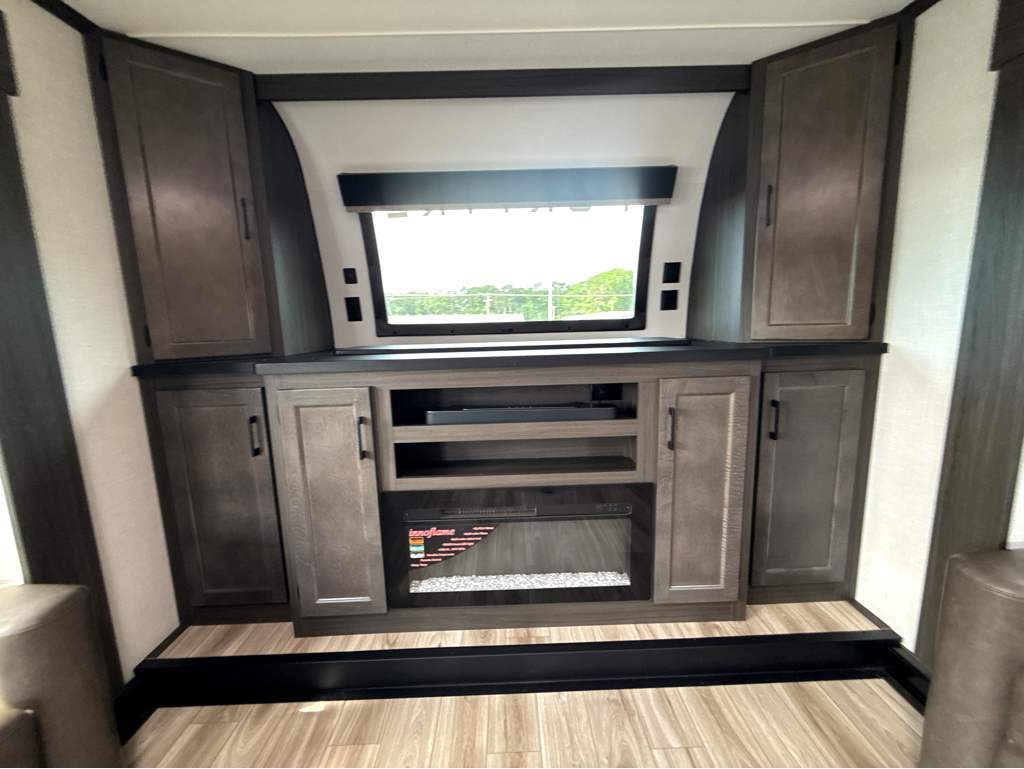 2026 VENTURE RV SPORTTREK 365VFL - Image 17
