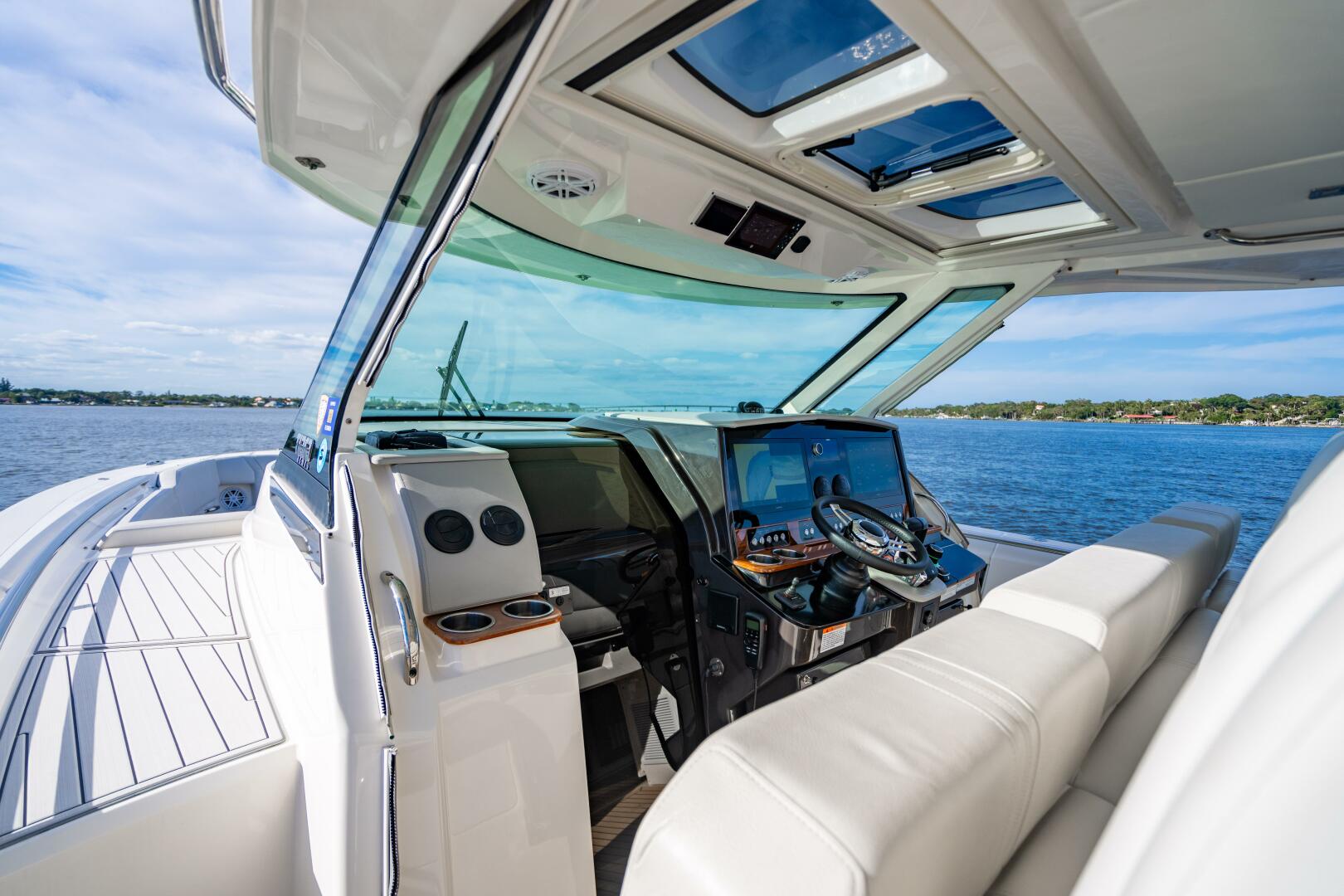 2022 Tiara Yachts 43 LS - Image 58