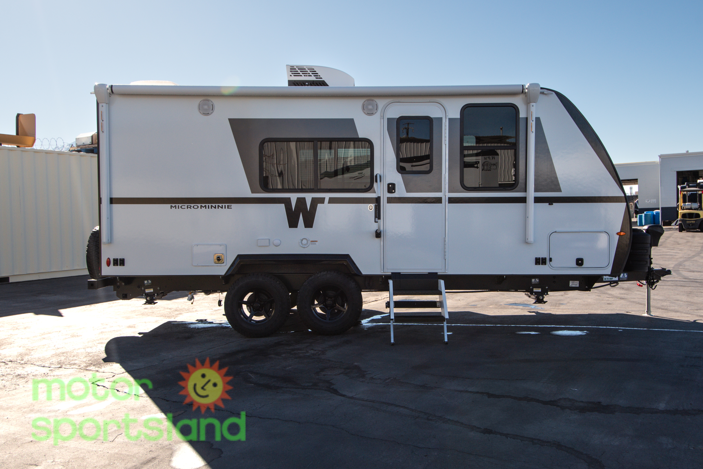 2026 Winnebago Micro Minnie 2108FBS - Image 2