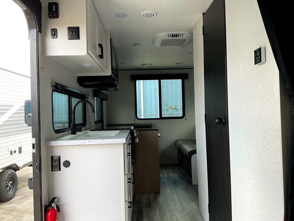 2026 JAYCO Jay Flight SLX 210QB - Image 5