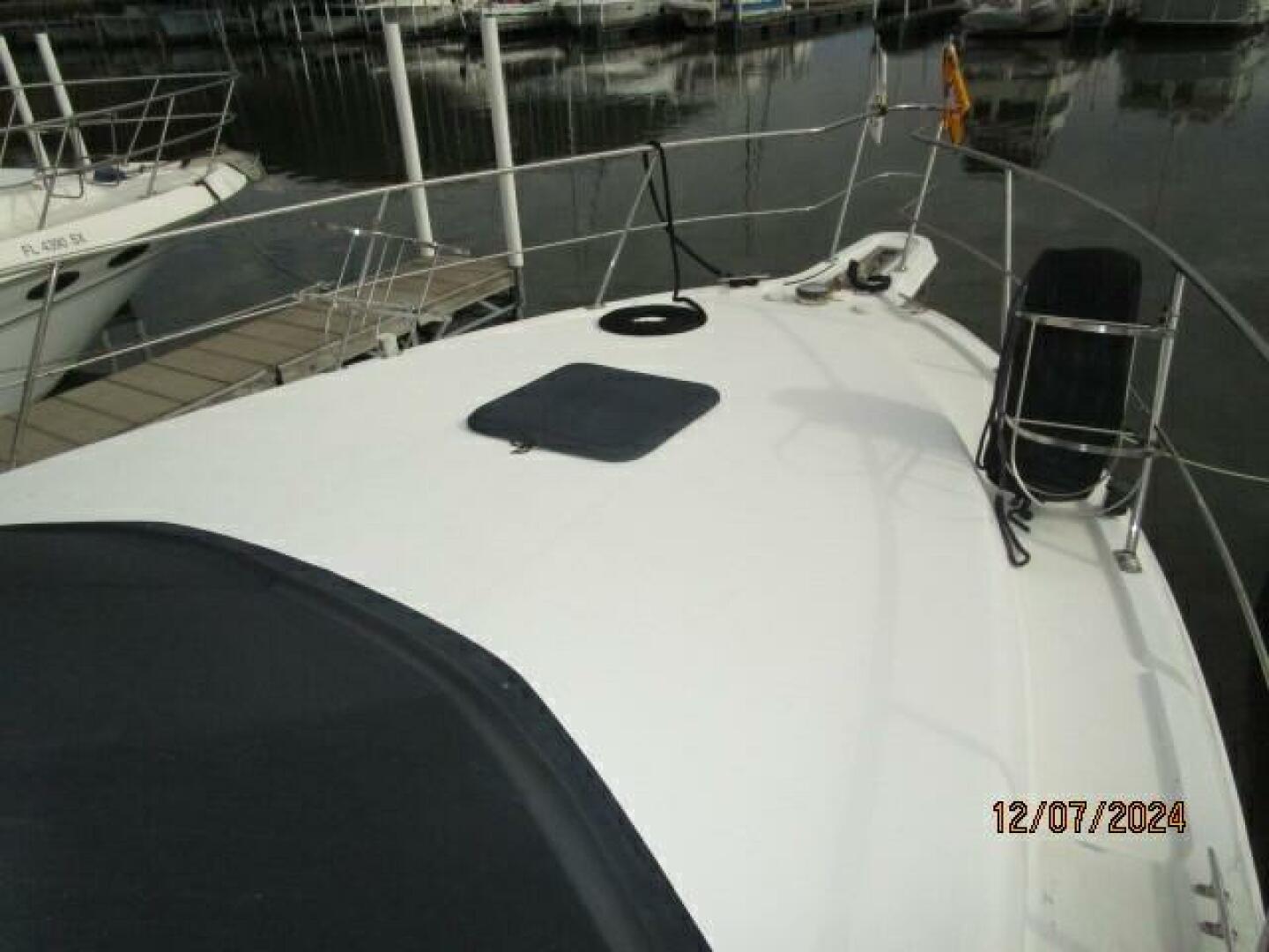 1999 Carver 40 Cockpit - Image 6