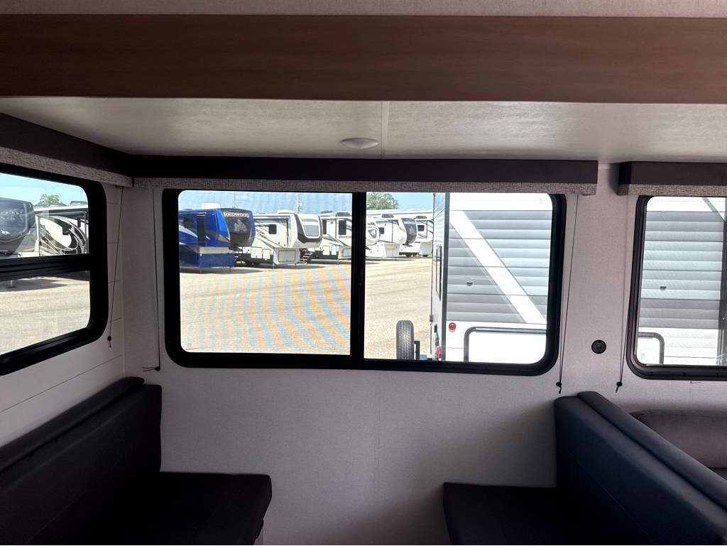 2027 Jayco Jay Flight SLX 261BHS - Image 17