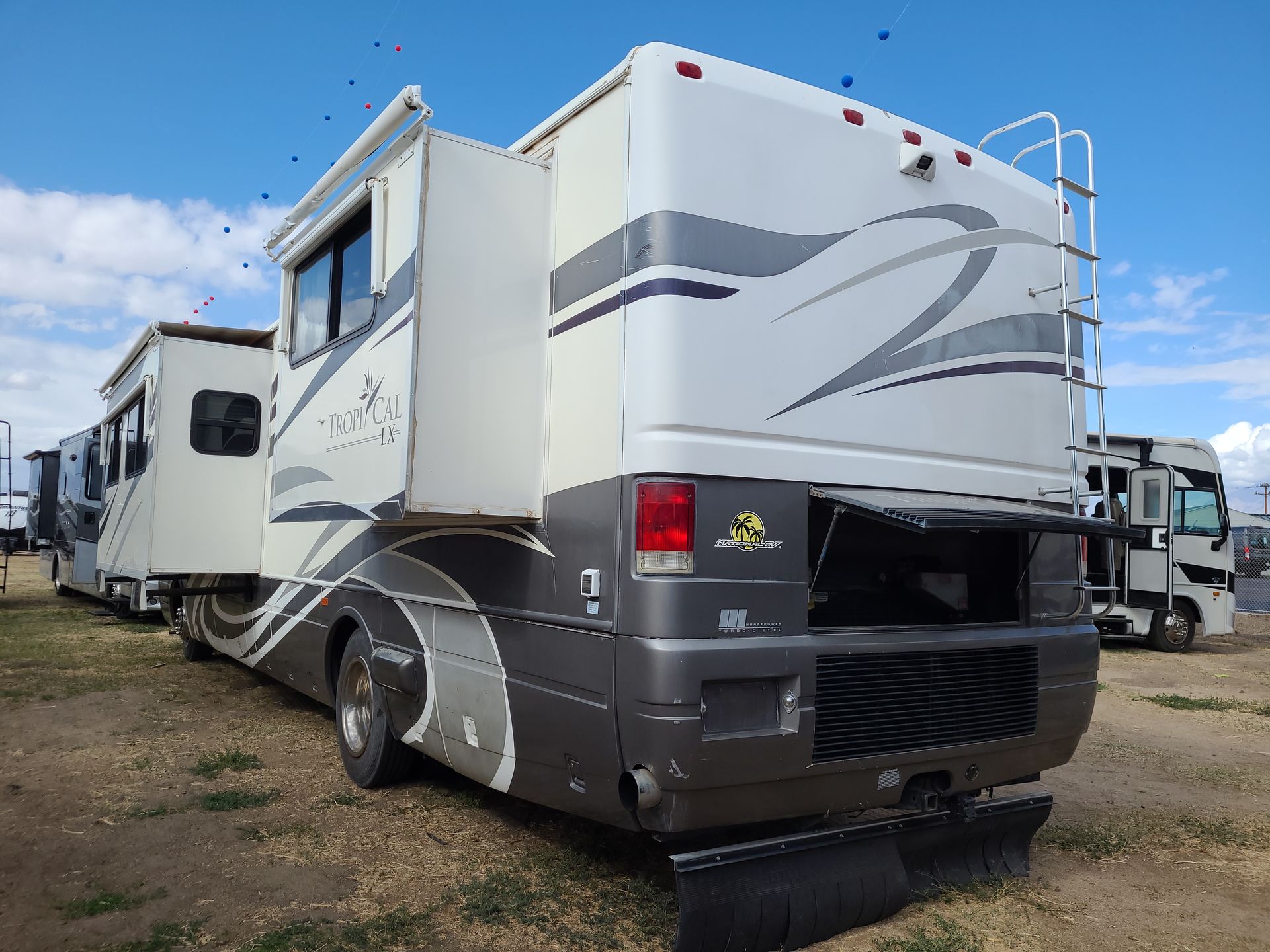 2005 National Tropical 396LX - Image 10