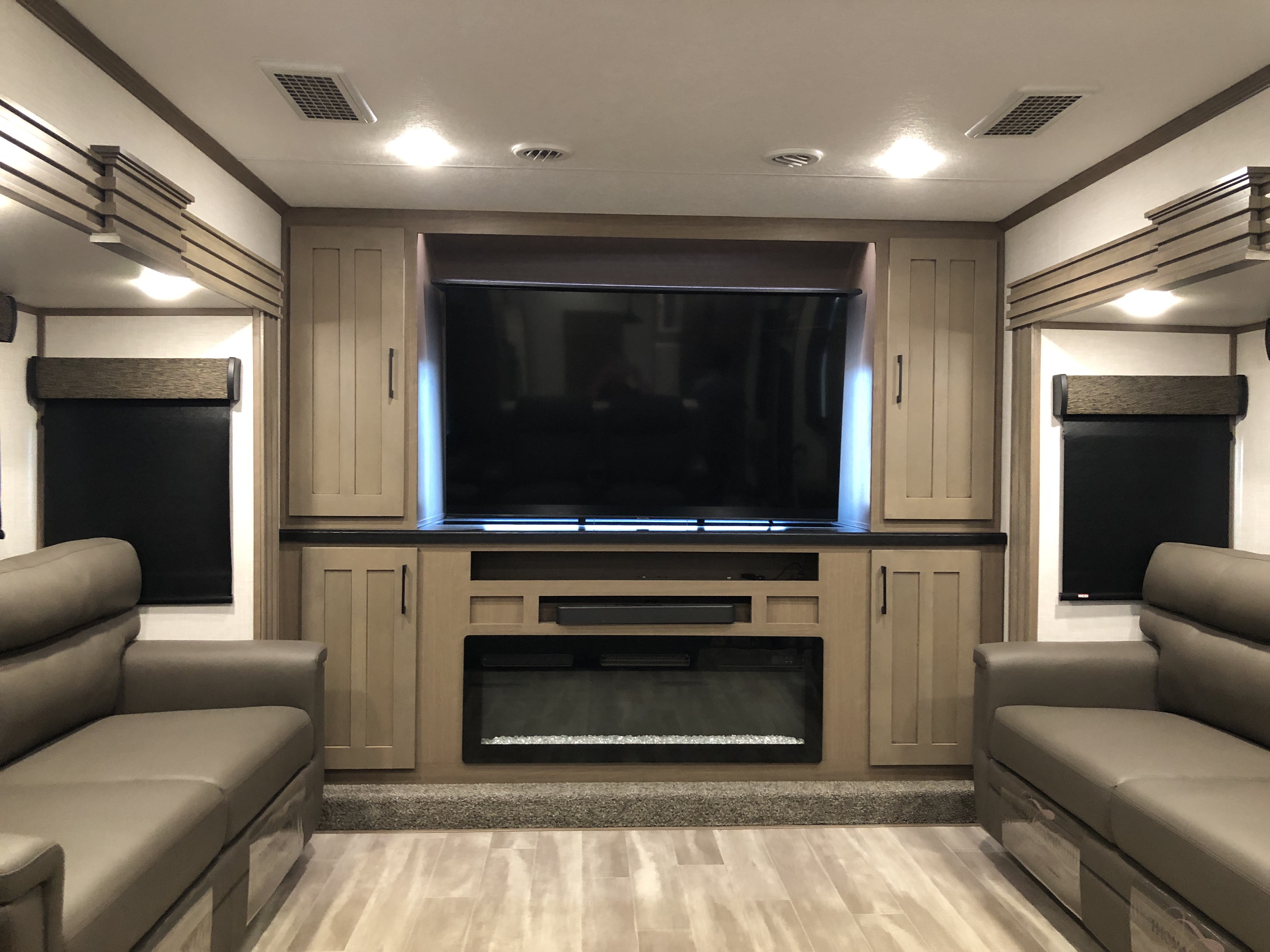 2024 KZ RV Durango Gold G386FLF - Image 26