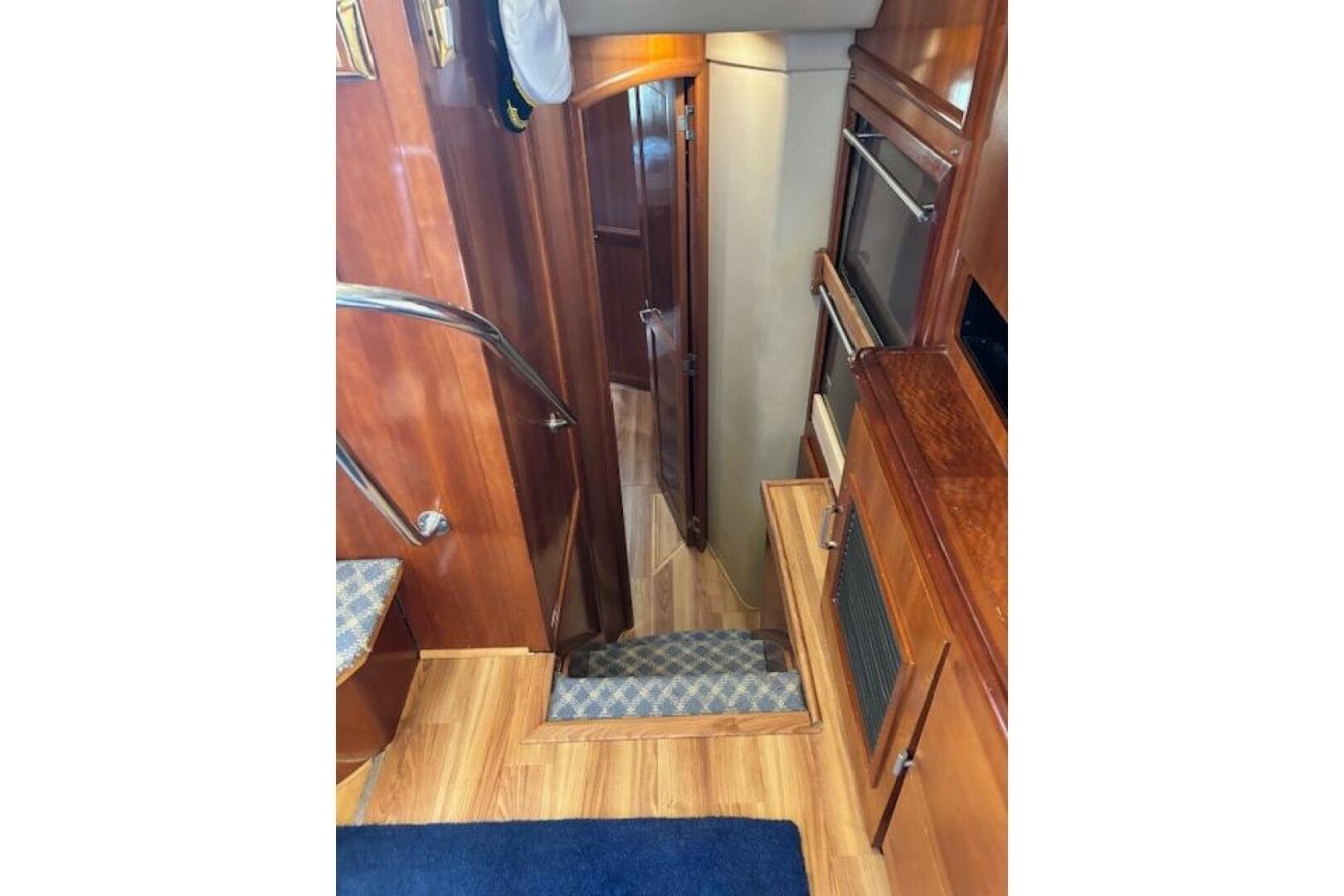 2004 Carver 466 Motor Yacht - Image 40