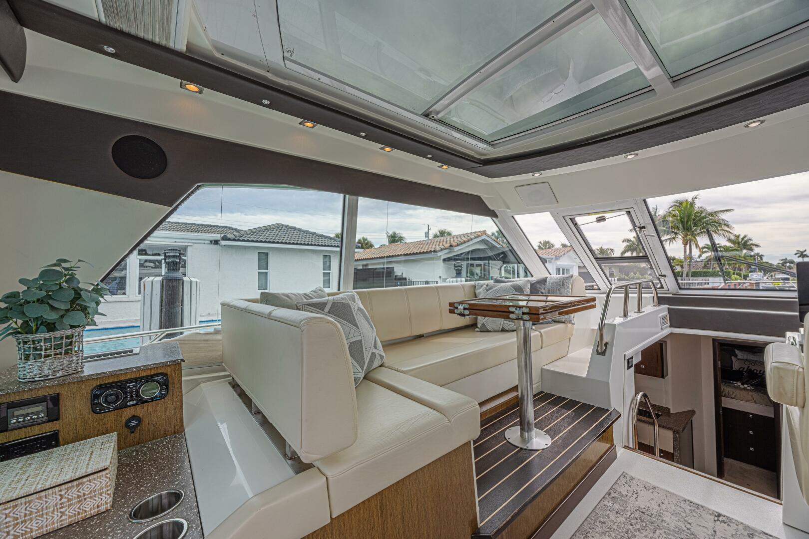 2012 Cruisers Yachts 48 Cantius - Image 21