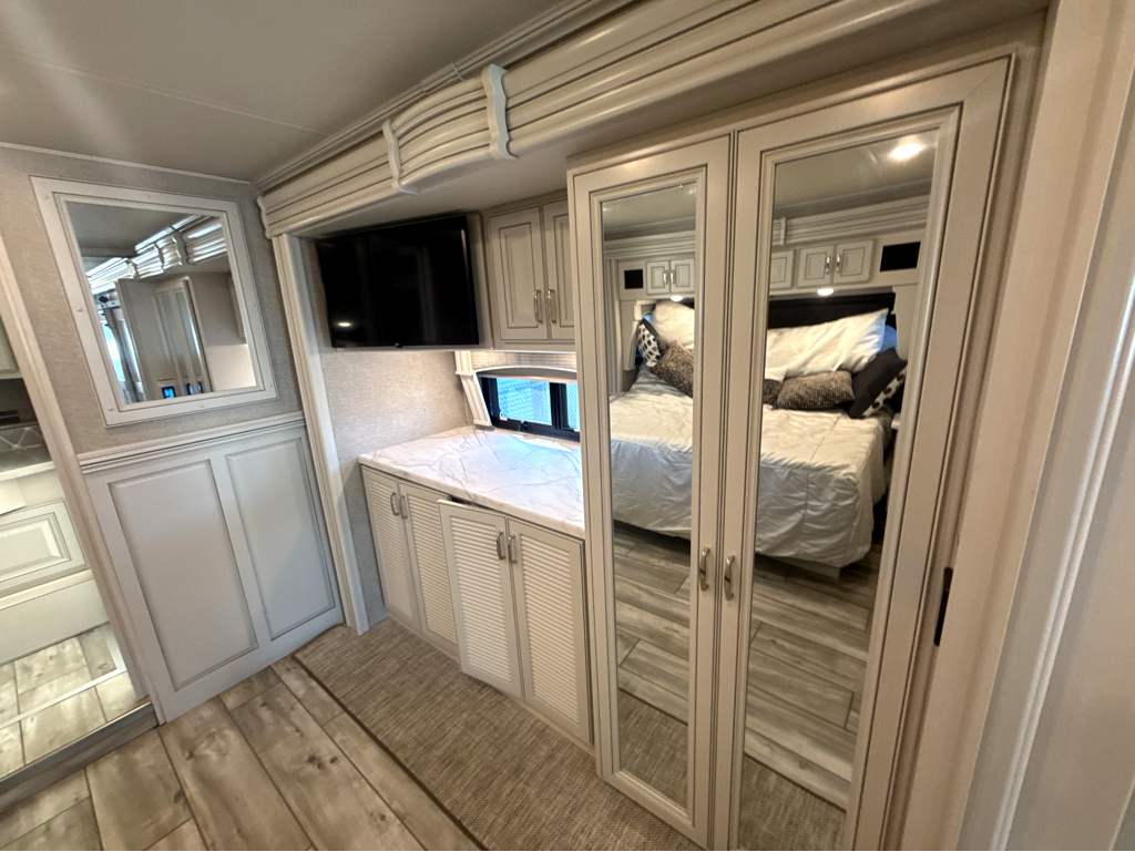2024 FLEETWOOD DISCOVERY 38N - Image 25