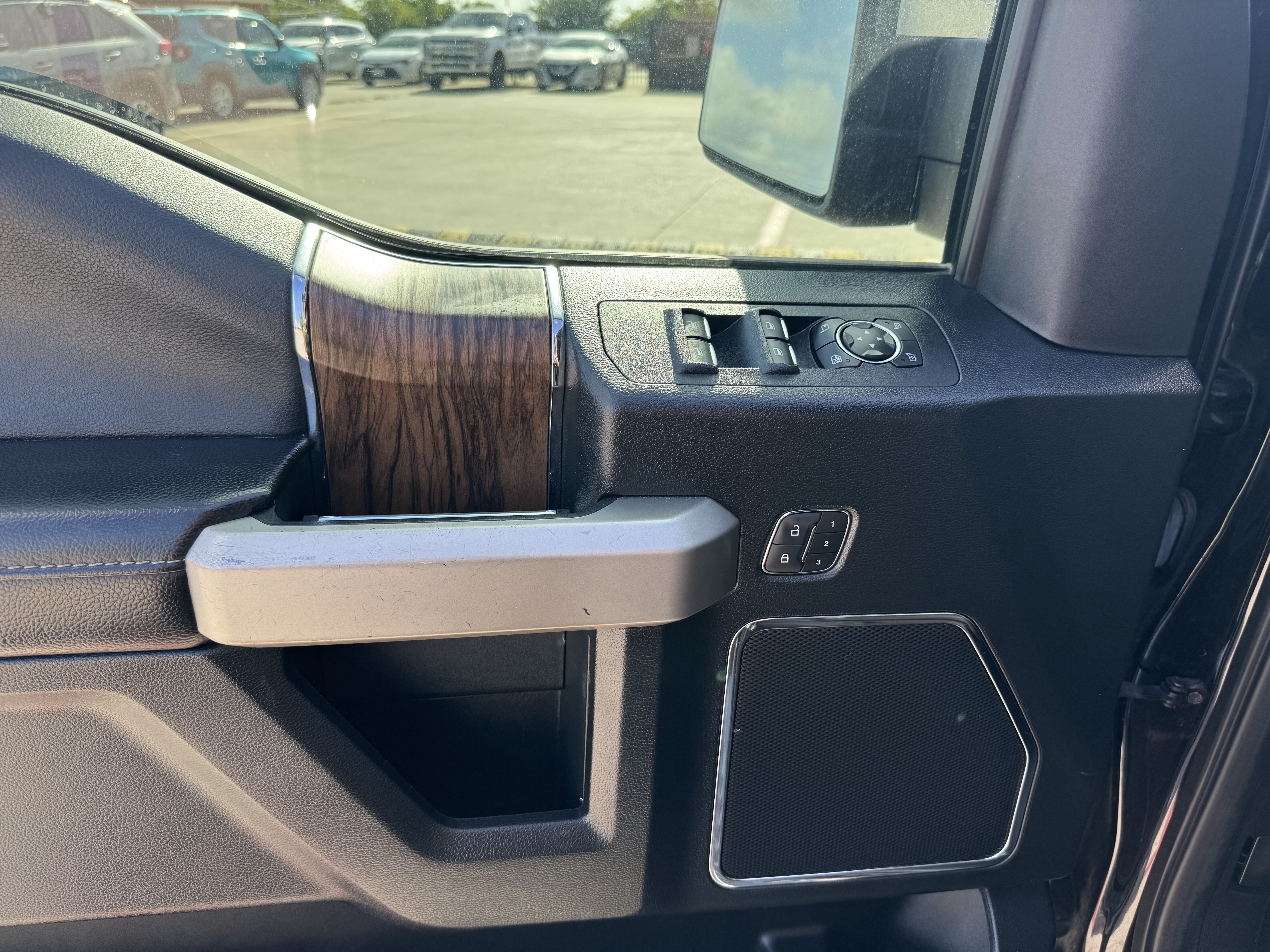 2019 Ford F150 Crew Cab XLT 4WD - Image 22