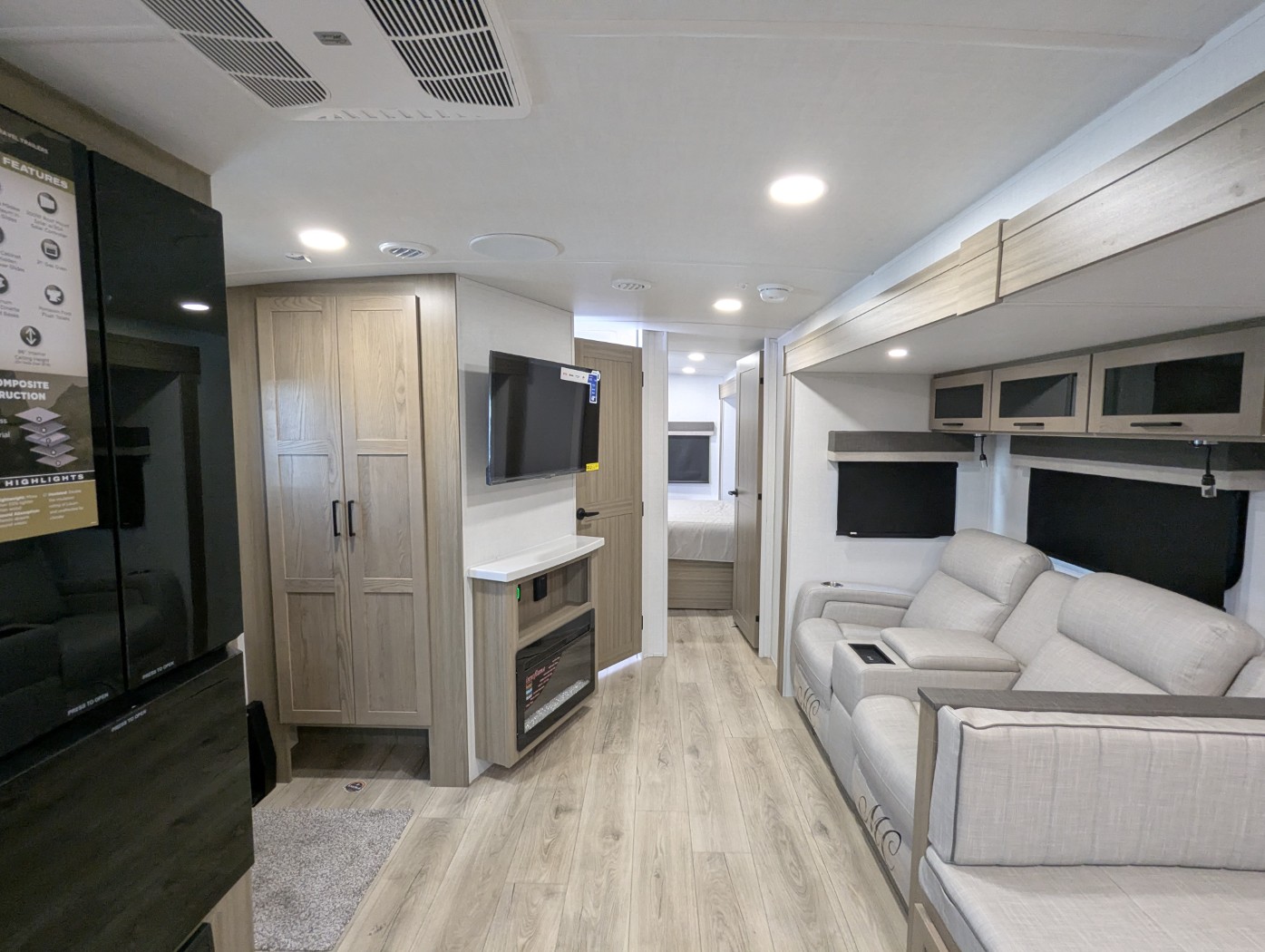 2027 Forest River Rockwood Ultra Lite 2608BS - Image 17