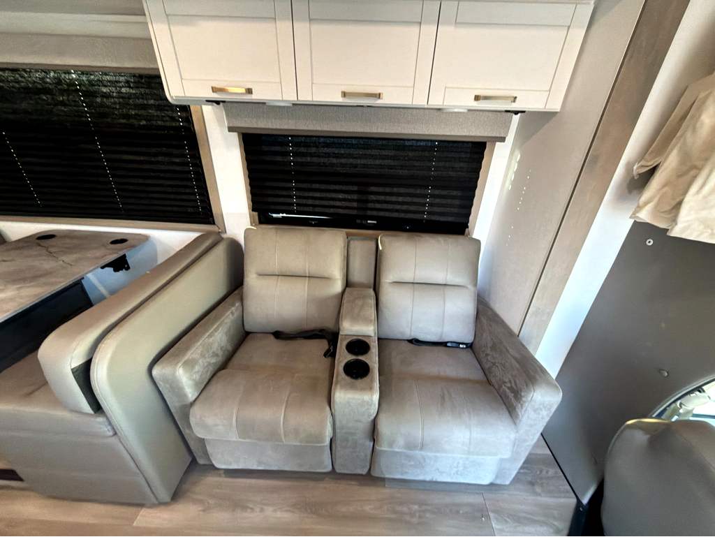 2027 ENTEGRA COACH ODYSSEY 29V - Image 9