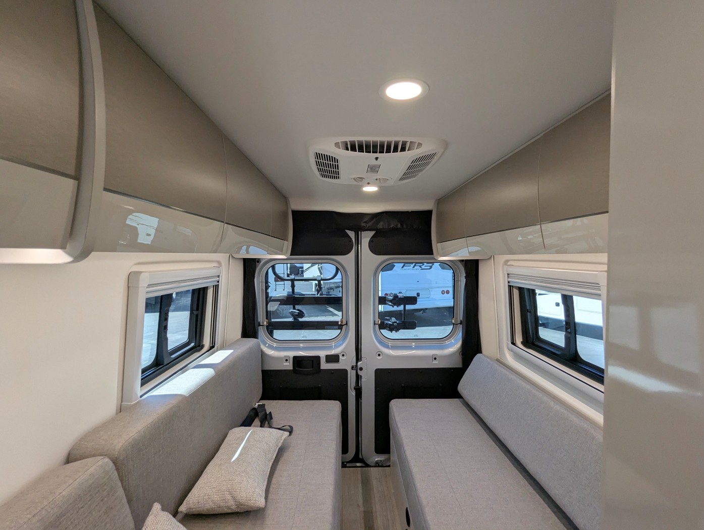 2027 Thor Motor Coach Tellaro 20U - Image 23