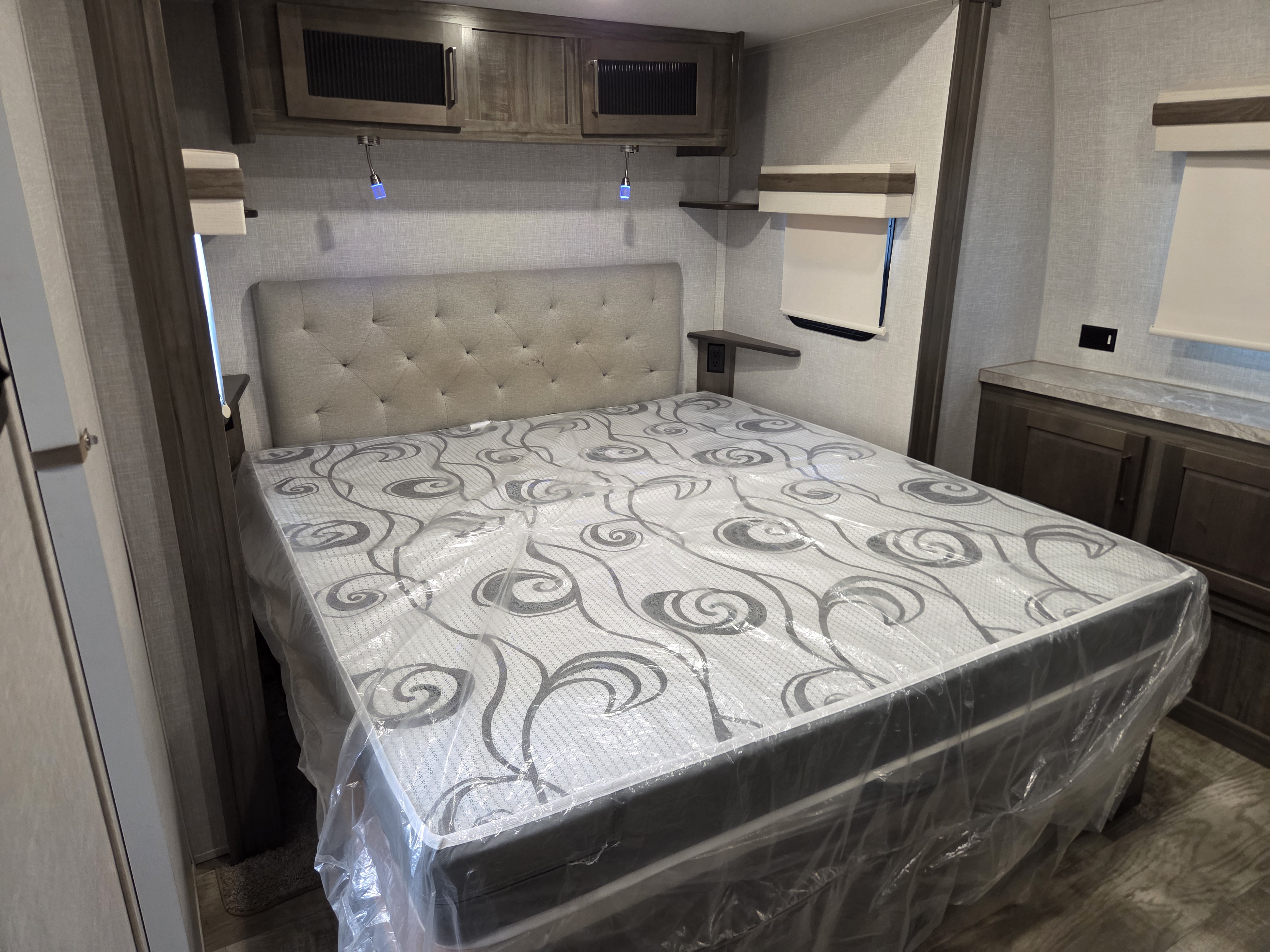 2022 Forest River Rockwood Signature Ultra Lite 8336BH - Image 18