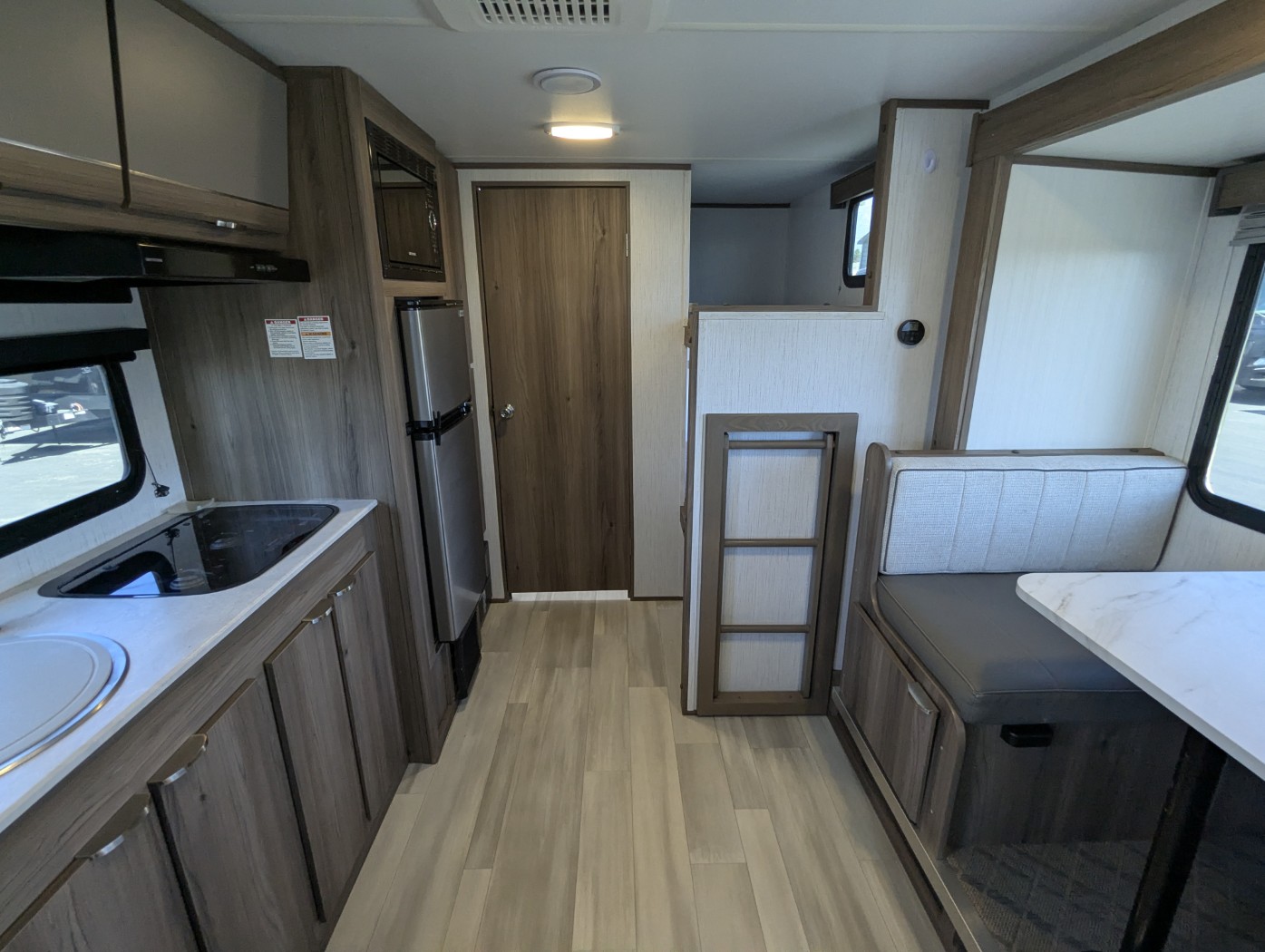 2024 Cruiser RV Hitch 18BHS - Image 12