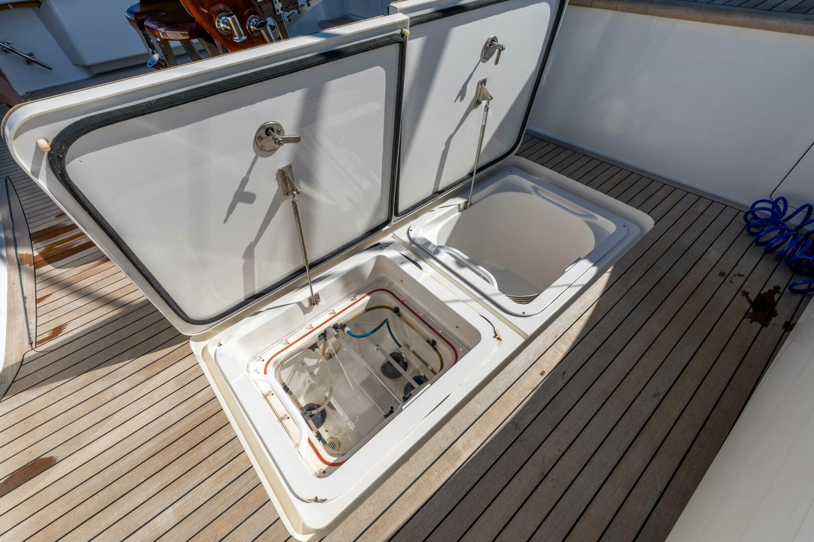 2013 Viking 76 Convertible - Image 67
