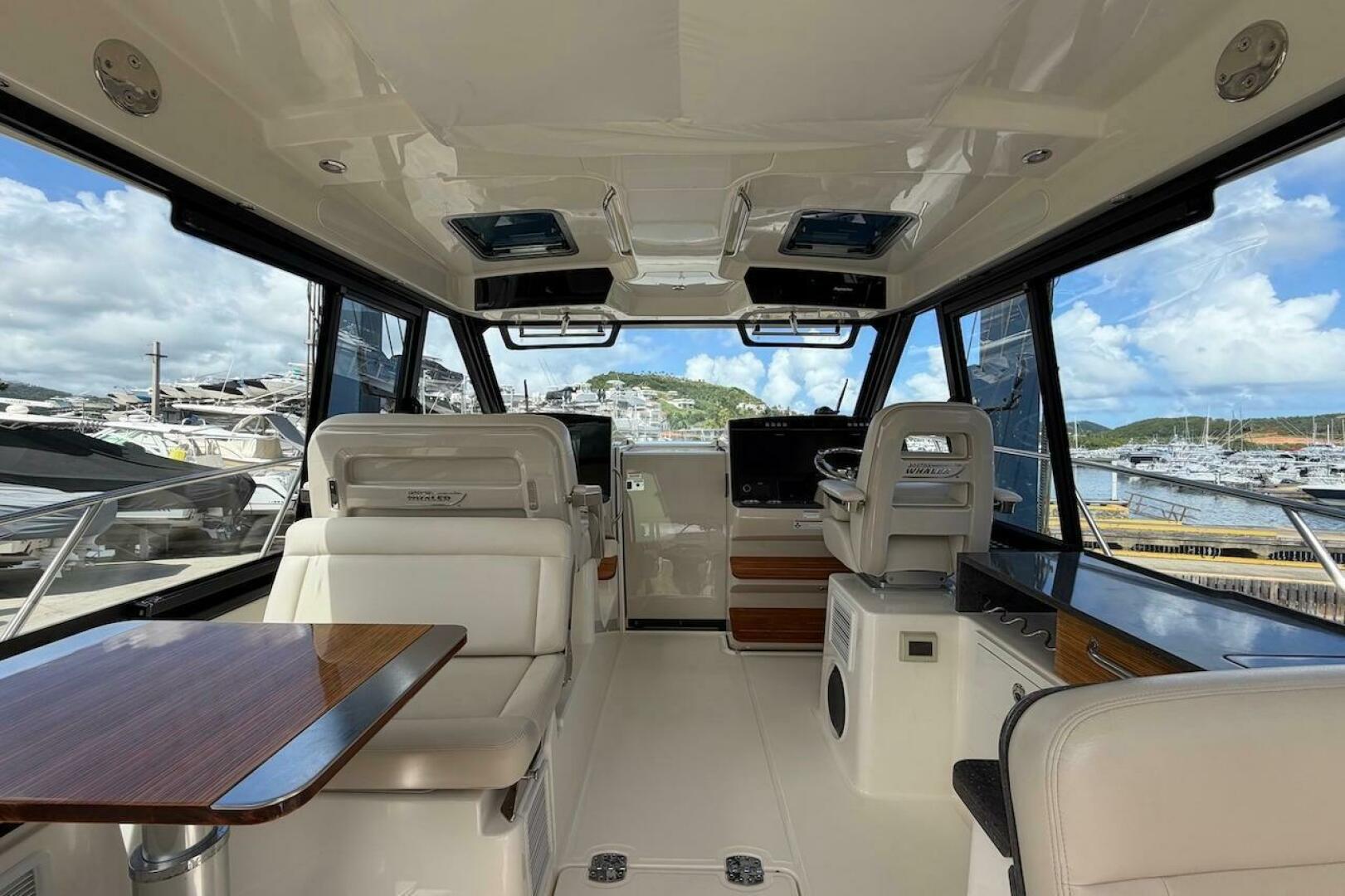 2021 Boston Whaler 405 Conquest - Image 19