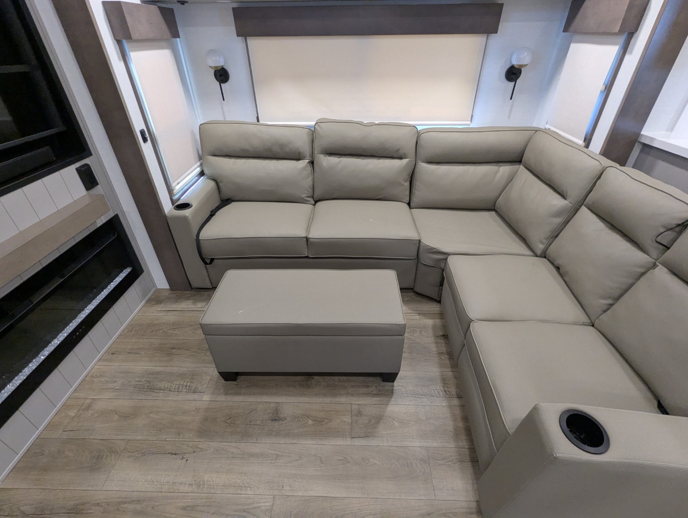2026 Alliance RV Paradigm 395DS - Image 25