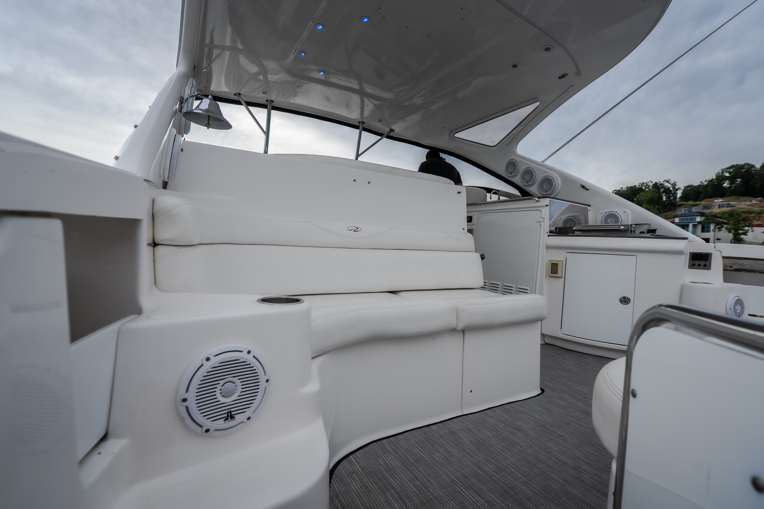 2009 Regal 4460 Express Cruiser - Image 10