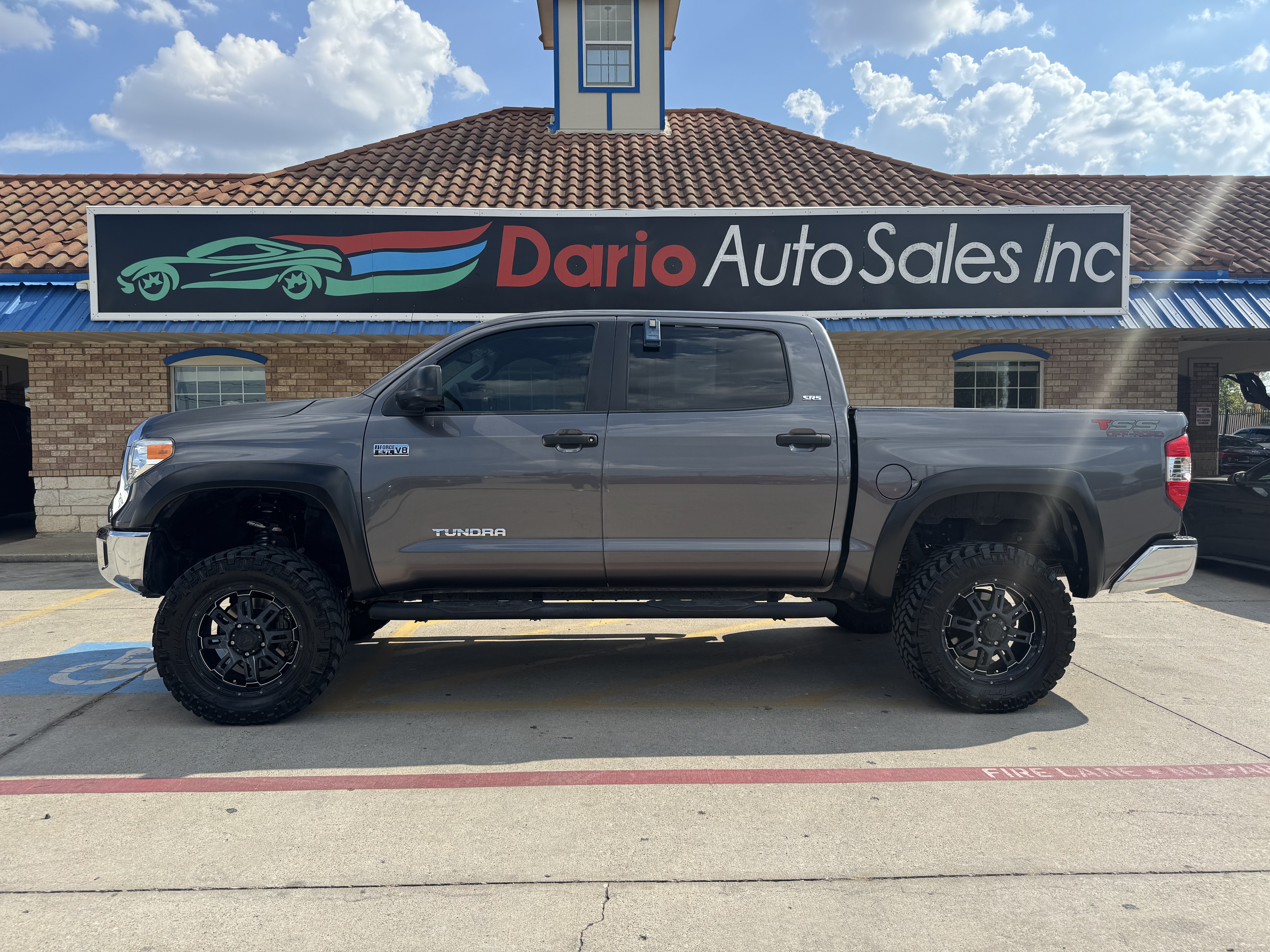 2014 Toyota Tundra CrewMax SR5 4WD 5.7L V8 - Image 2