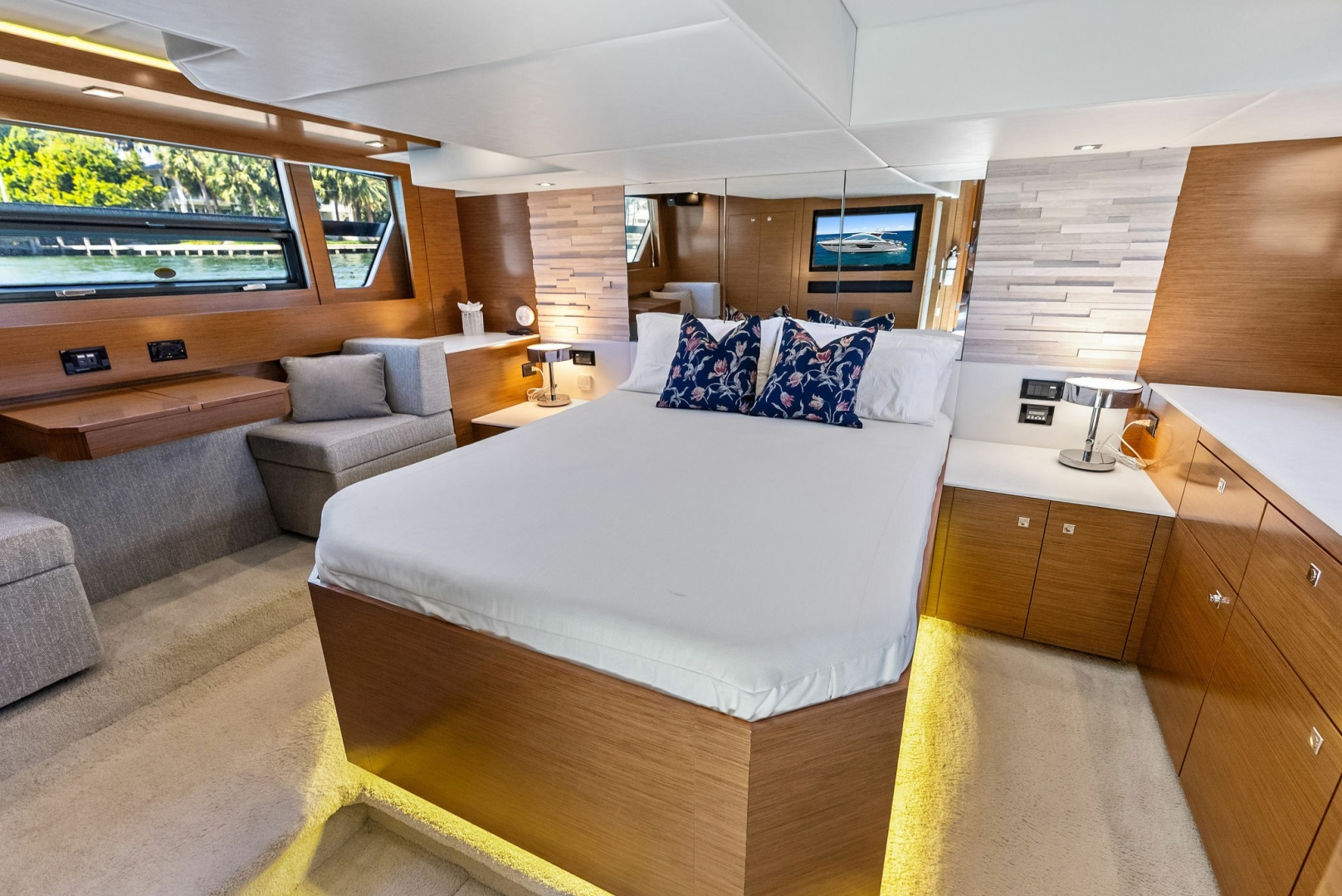 2019 Cruisers Yachts 54 Cantius - Image 44