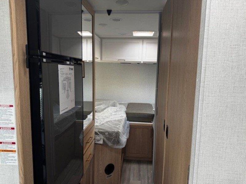 2026 Thor Motor Coach Four Winds 25Z - Image 15