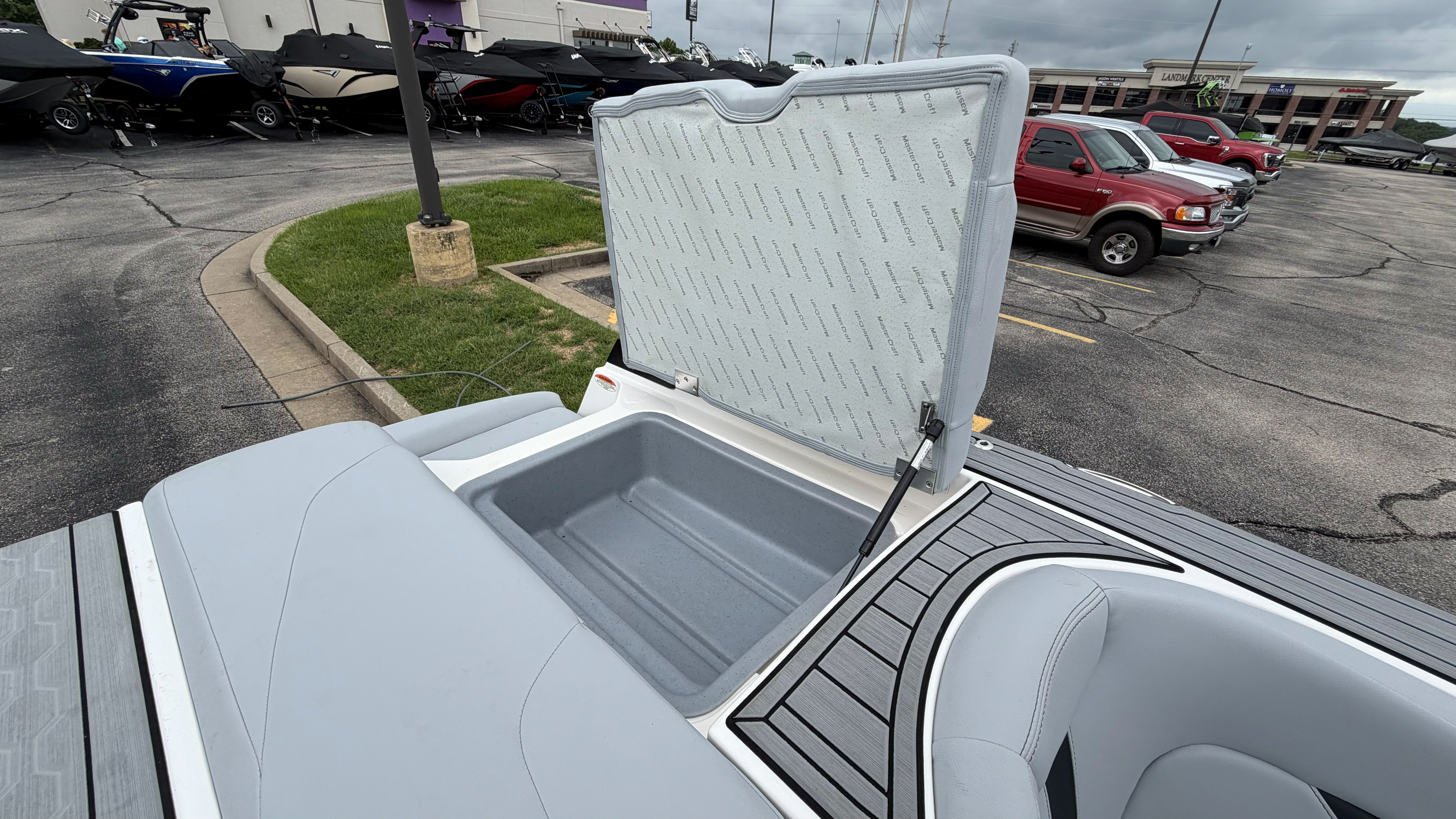 2024 MasterCraft XT25 - Image 54