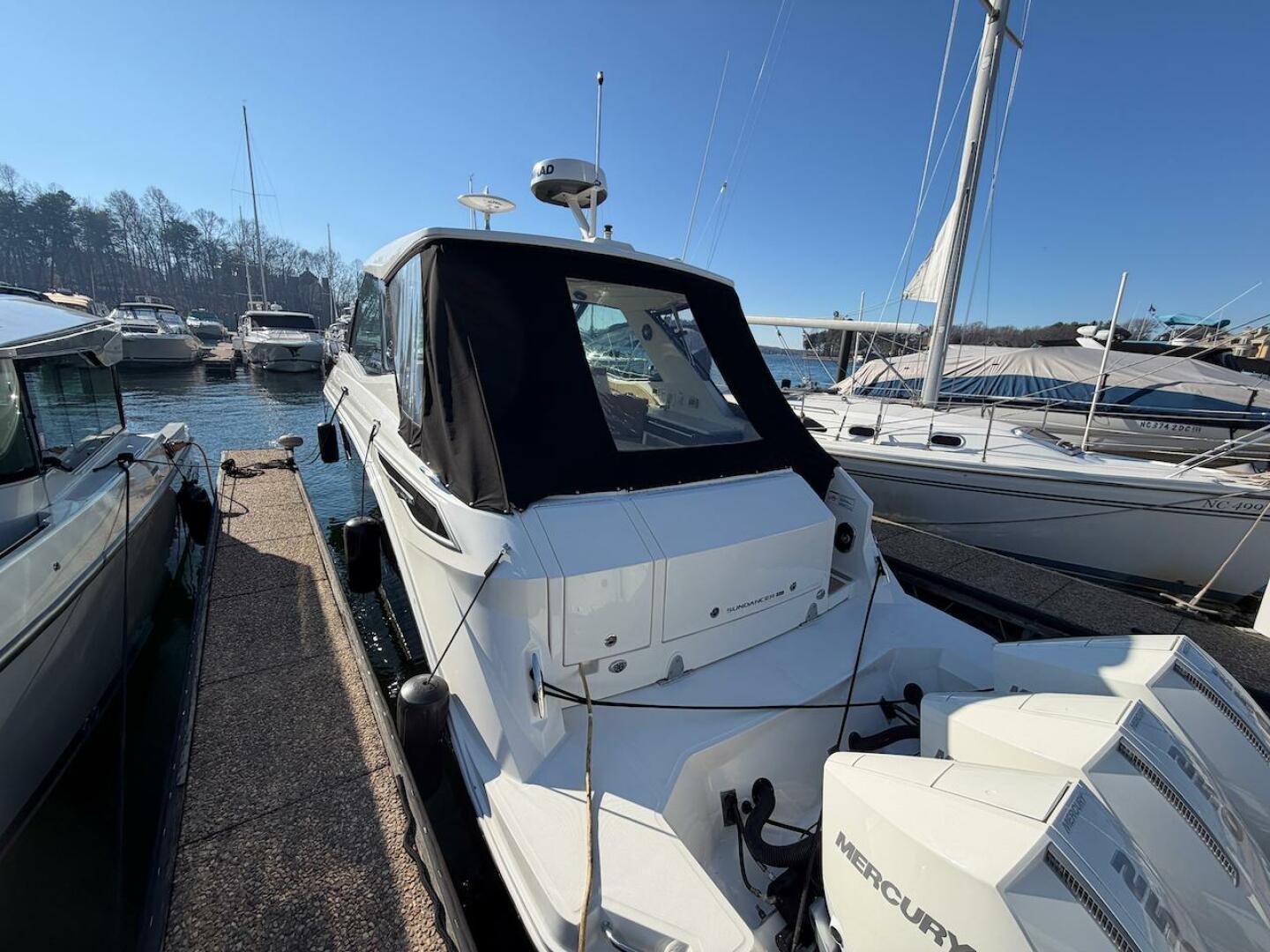2023 Sea Ray 320 Outboard - Image 10