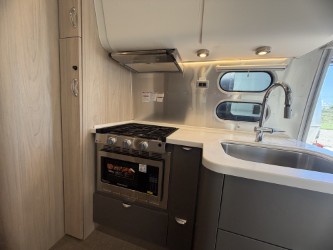 2026 AIRSTREAM GLOBETROTTER 25FBT - Image 16