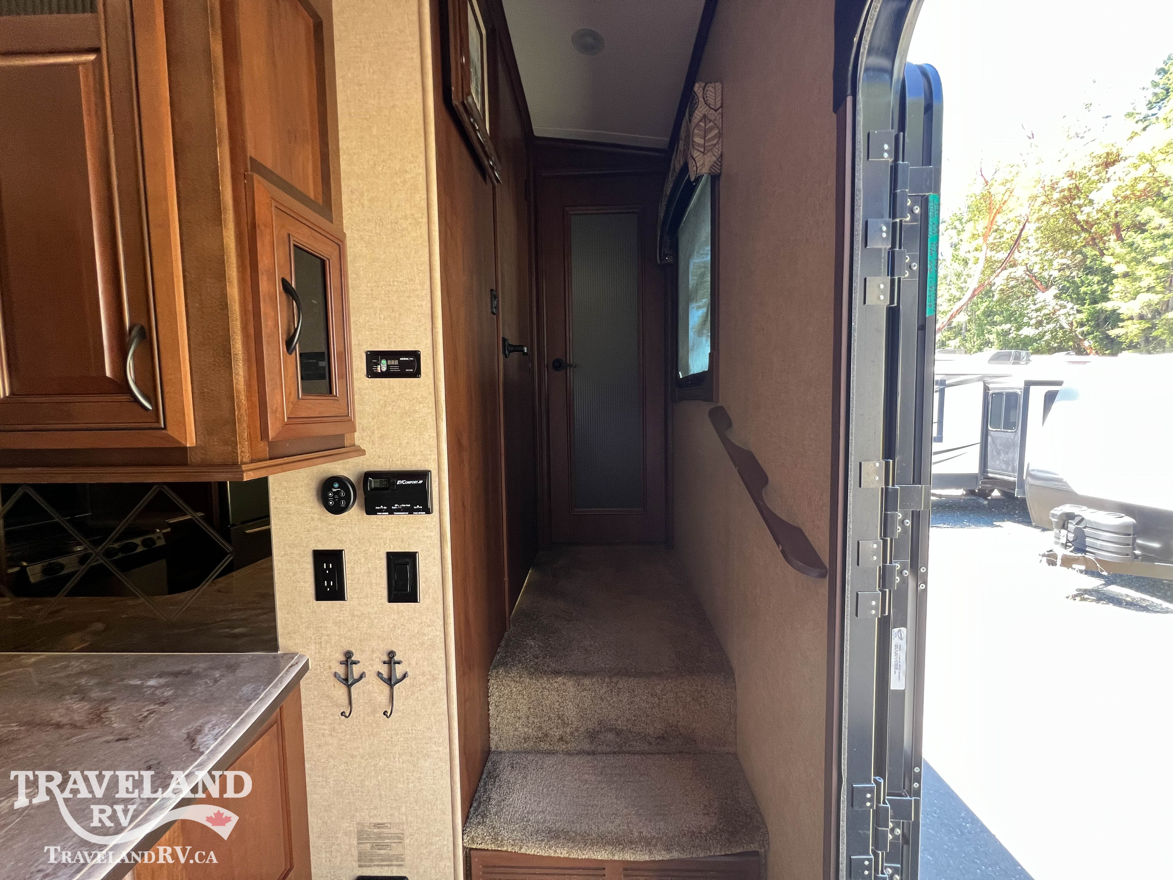 2015 Jayco Pinnacle 36RSQS - Image 16