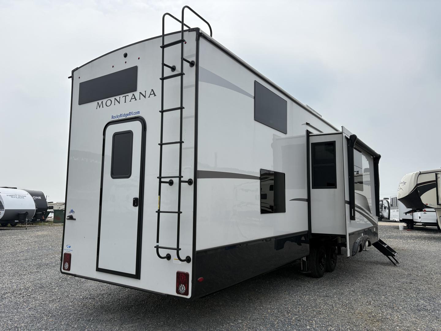 2025 Keystone Montana 3915TB - Image 5