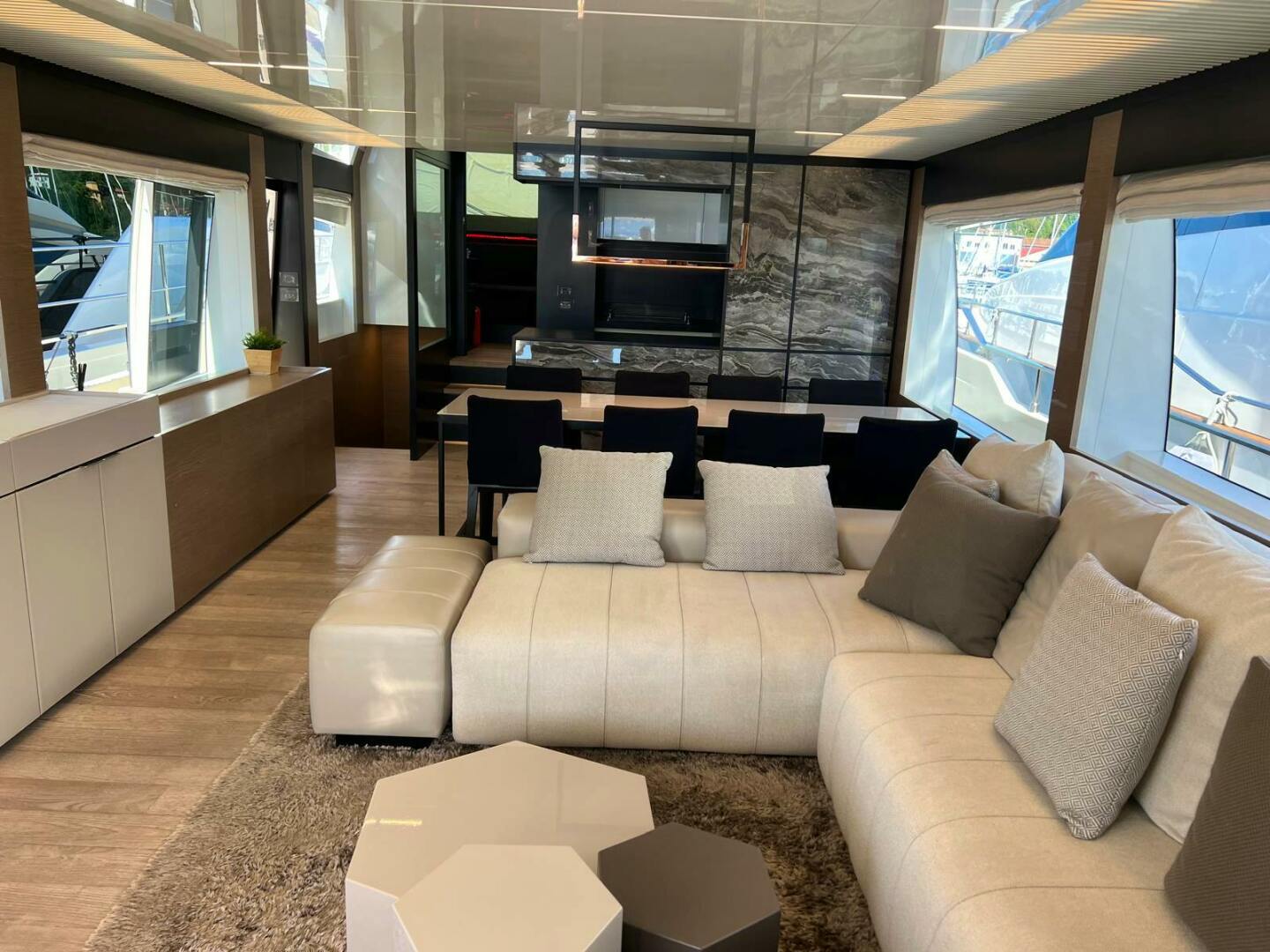 2019 Ferretti Yachts Ferretti 780 Base - Image 4