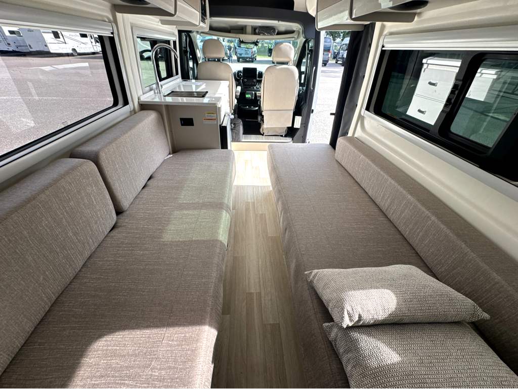 2027 THOR MOTOR COACH SEQUENCE 20L - Image 19