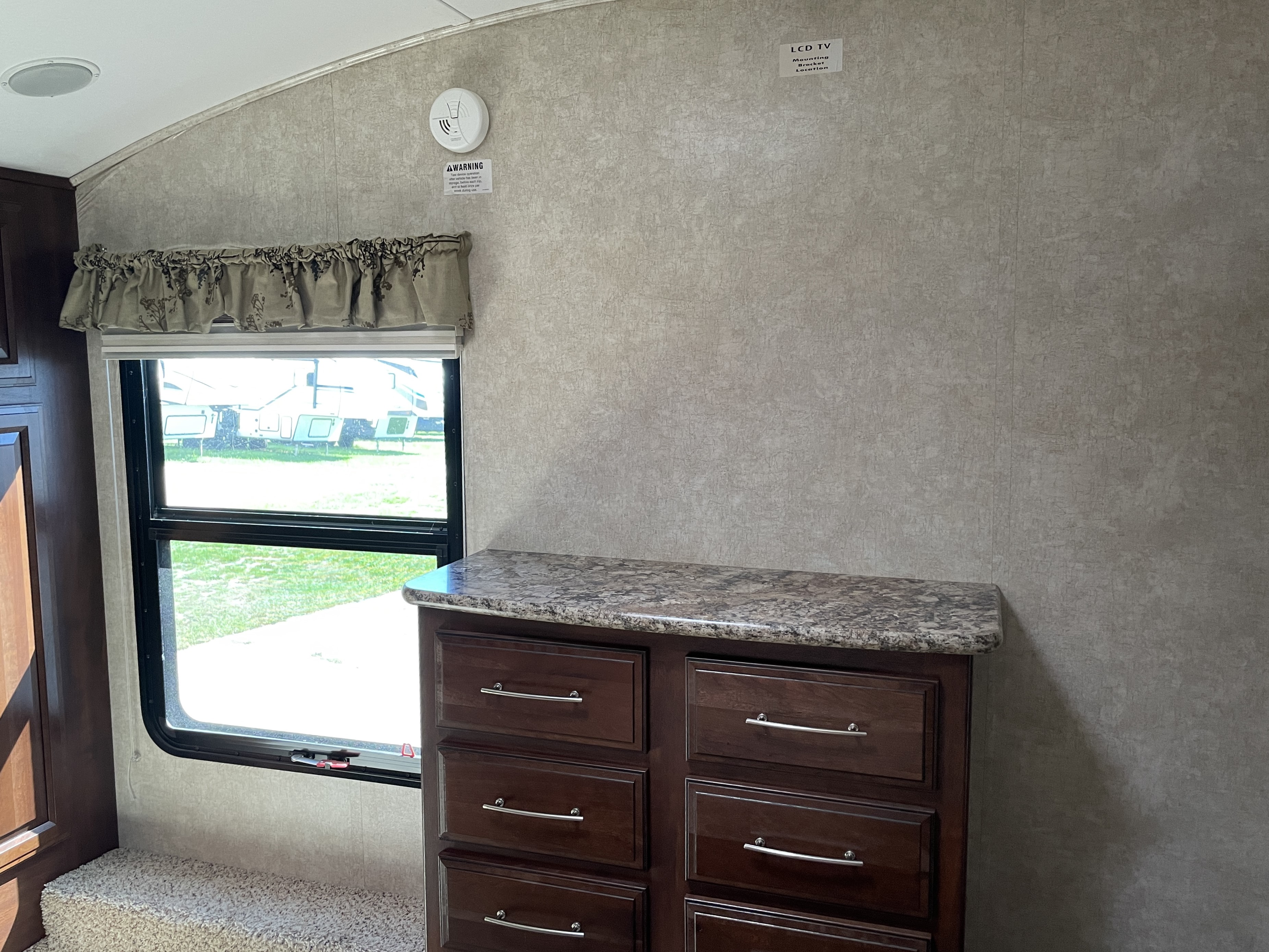 2014 Keystone Cougar 327RES - Image 20